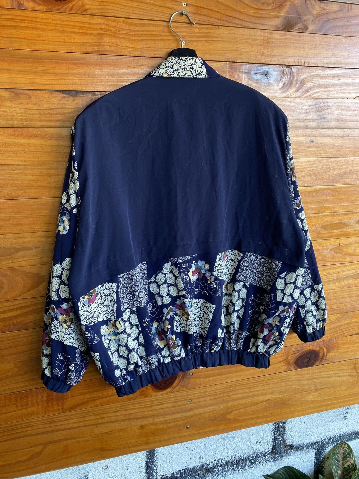 Vintage Vintage Japanese Patchwork Floral Print Windbreaker Jacket Size US L / EU 52-54 / 3 - 10 Thumbnail