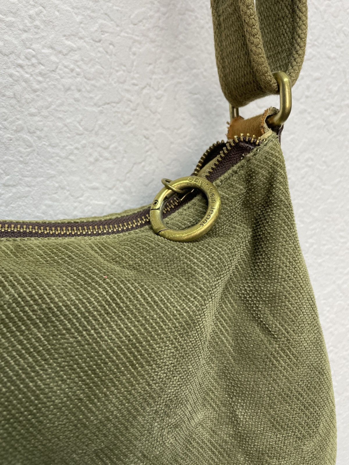 Vintage Vintage Y2K Calvin Klein Velvet Shoulder Bag Size ONE SIZE - 23 Thumbnail