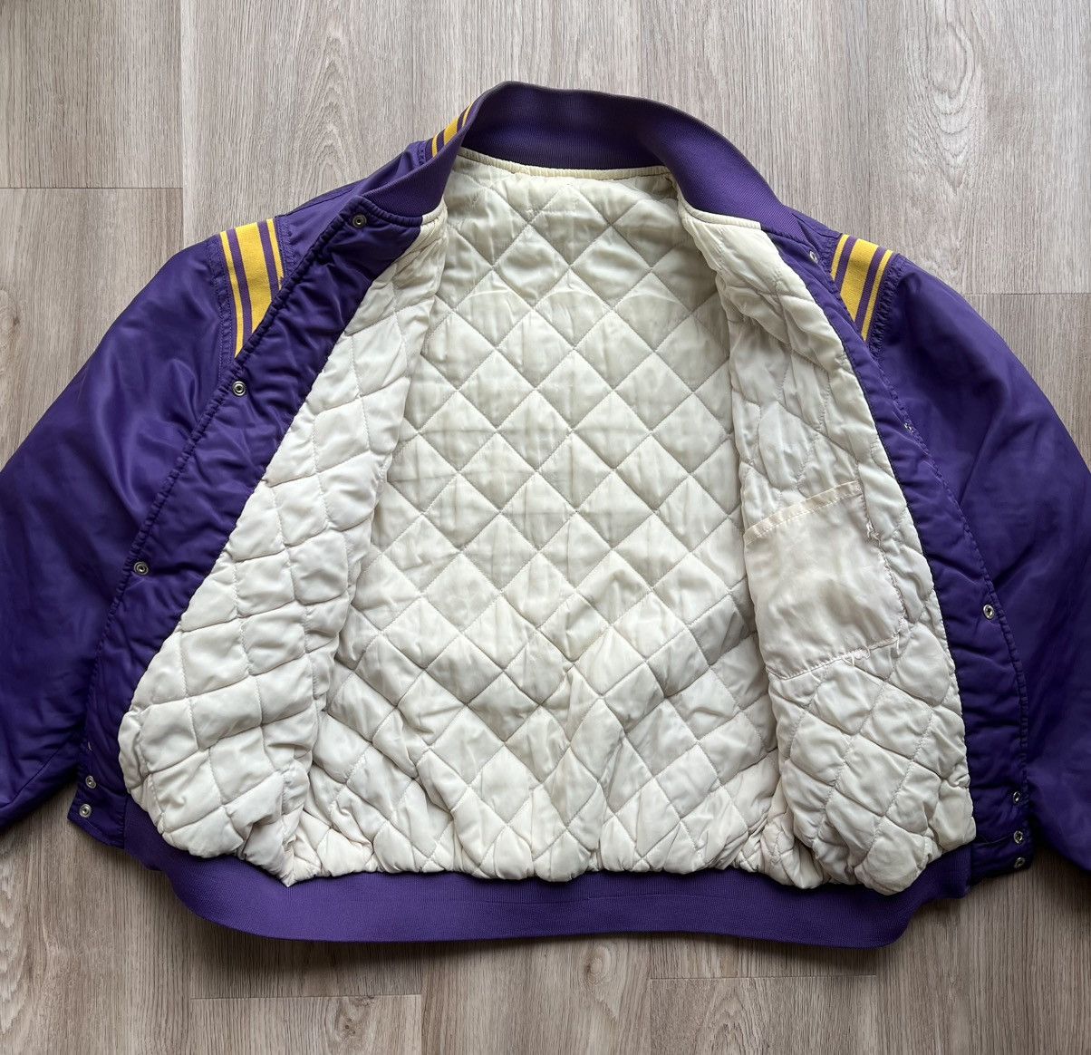 NBA × Vintage Vintage 80-90s NBA L.A. Lakers Purple Bomber Varsity Jacket Size US L / EU 52-54 / 3 - 13 Thumbnail