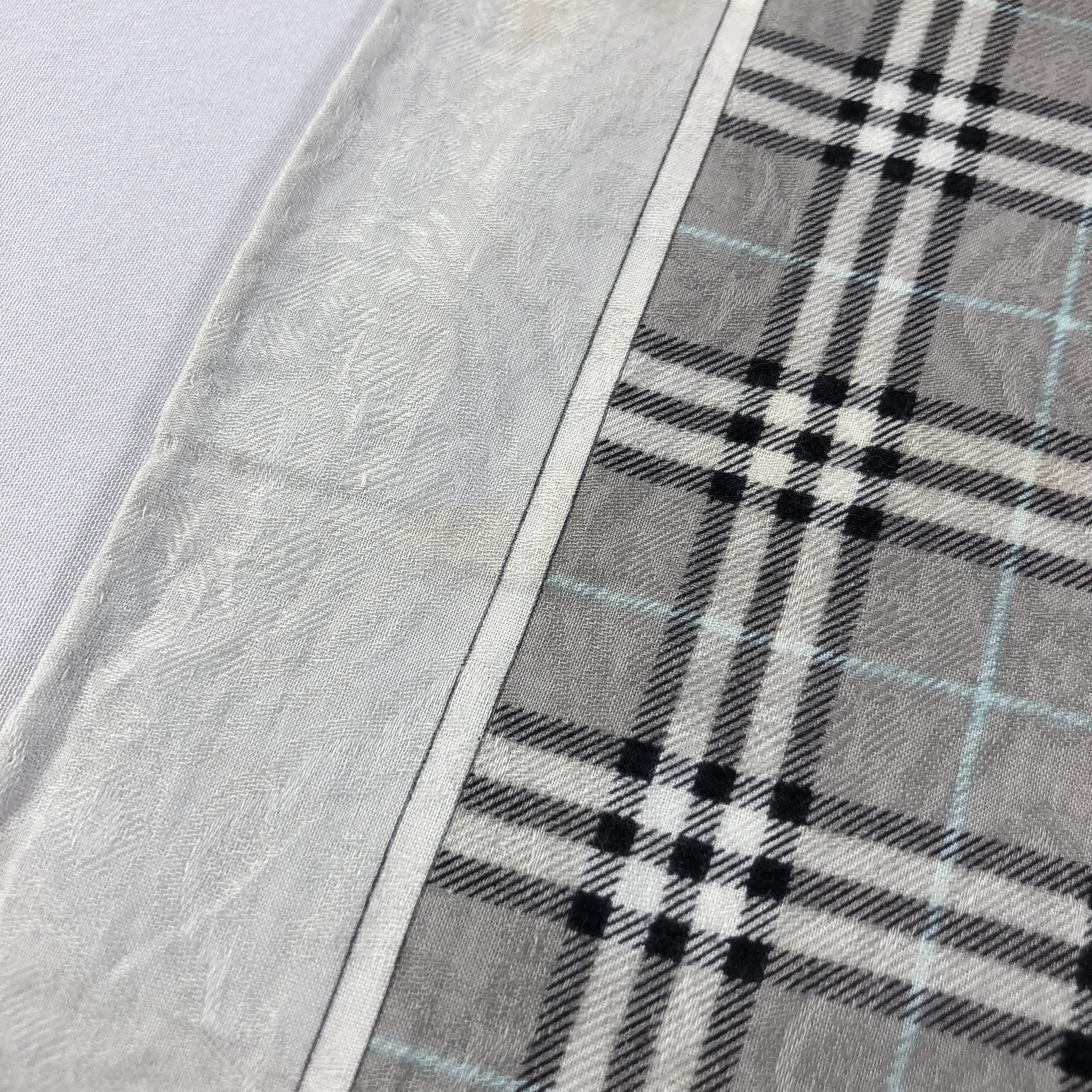 Burberry Burberry Hand Rolled Handkerchief Neckerchief Bandana H1722 Size ONE SIZE - 7 Thumbnail