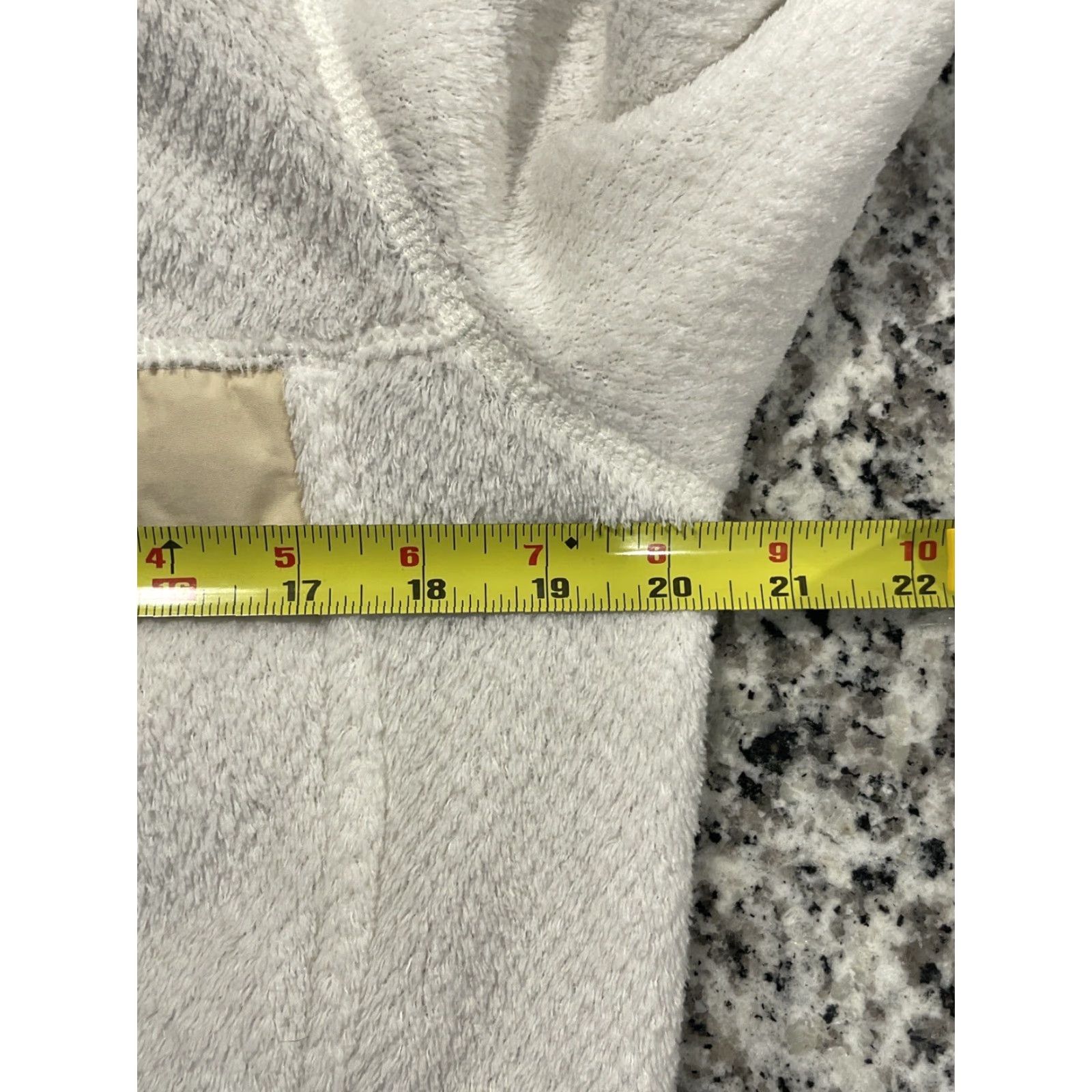 Patagonia Patagonia Sweater Womens L White Fleece Pullover Mock Neck Raglan Button Logo 1/4 Snap Pocket Casual Womens Size L / US 10 / IT 46 - 3 Thumbnail