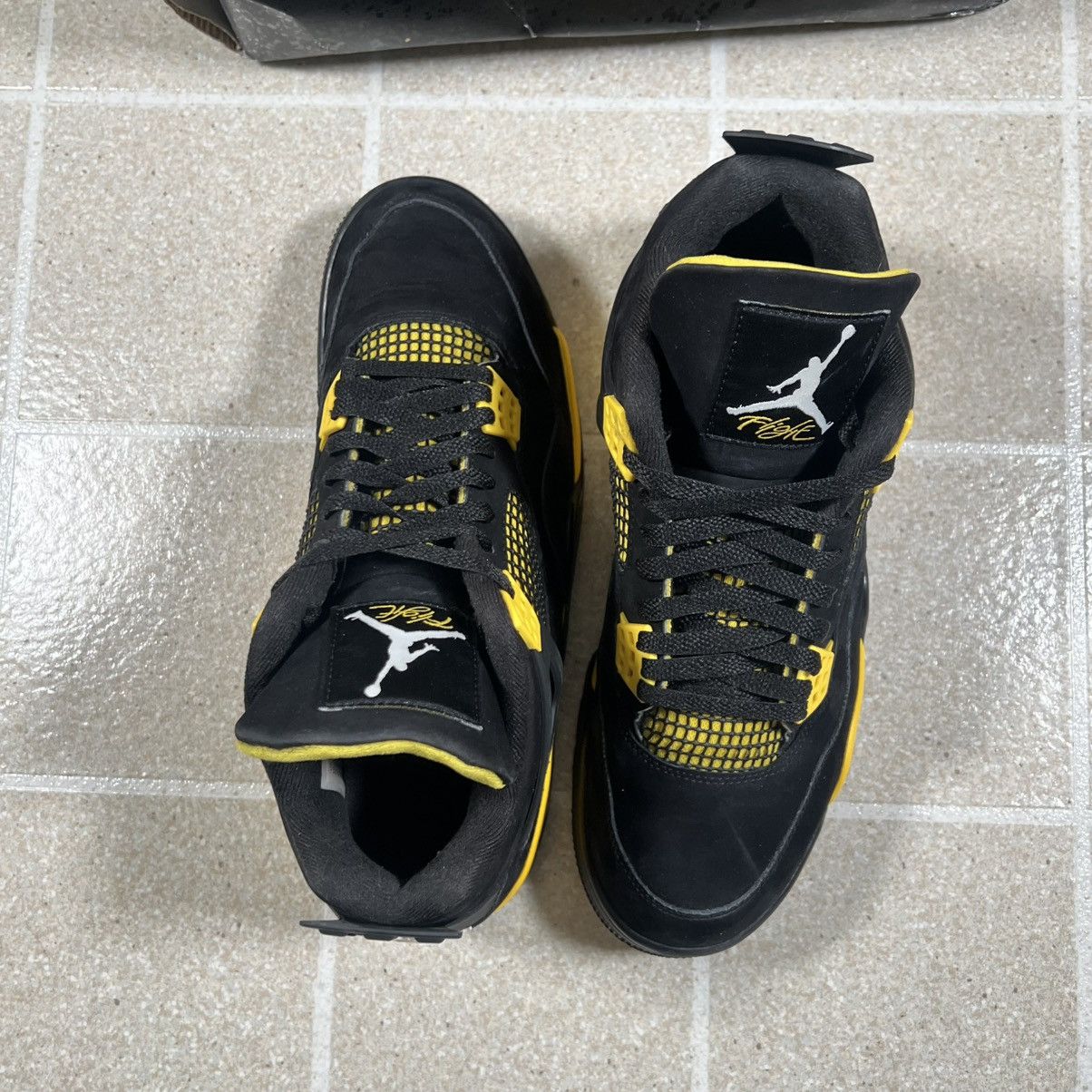 Jordan Brand Jordan 4 Retro Yellow Thunder 2023 Size 10.5 Black Size US 10.5 / EU 43-44 - 6 Thumbnail