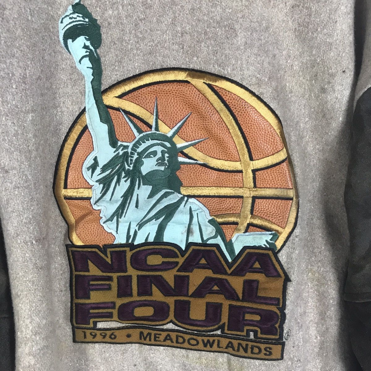 NCAA × Vintage 🔥Rare🔥Vintage ‘96 NCAA MEADOWLANDS FINAL FOUR Varsity Jacket Size US L / EU 52-54 / 3 - 11 Thumbnail