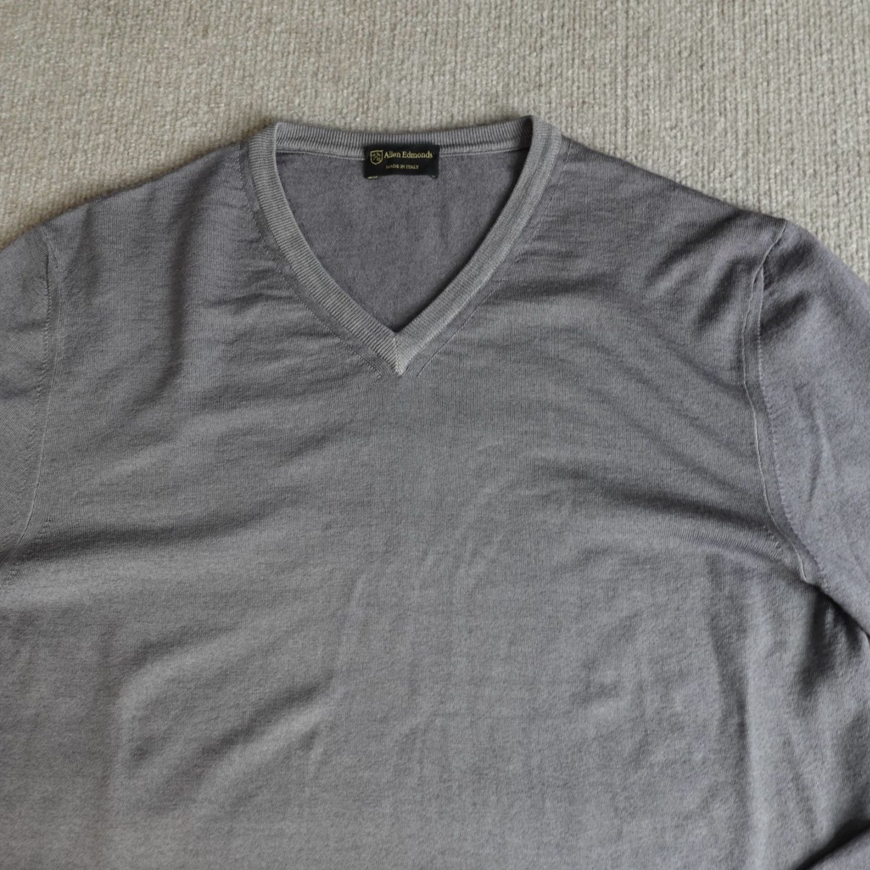 Allen Edmonds Allen Edmonds Sweater XL Gray Solid V-Neck 100% Fine Merino Wool Made in Italy Mens Pullover Knit Wool V-Neck Casual Wool Blank Size US XL / EU 56 / 4 - 2 Thumbnail