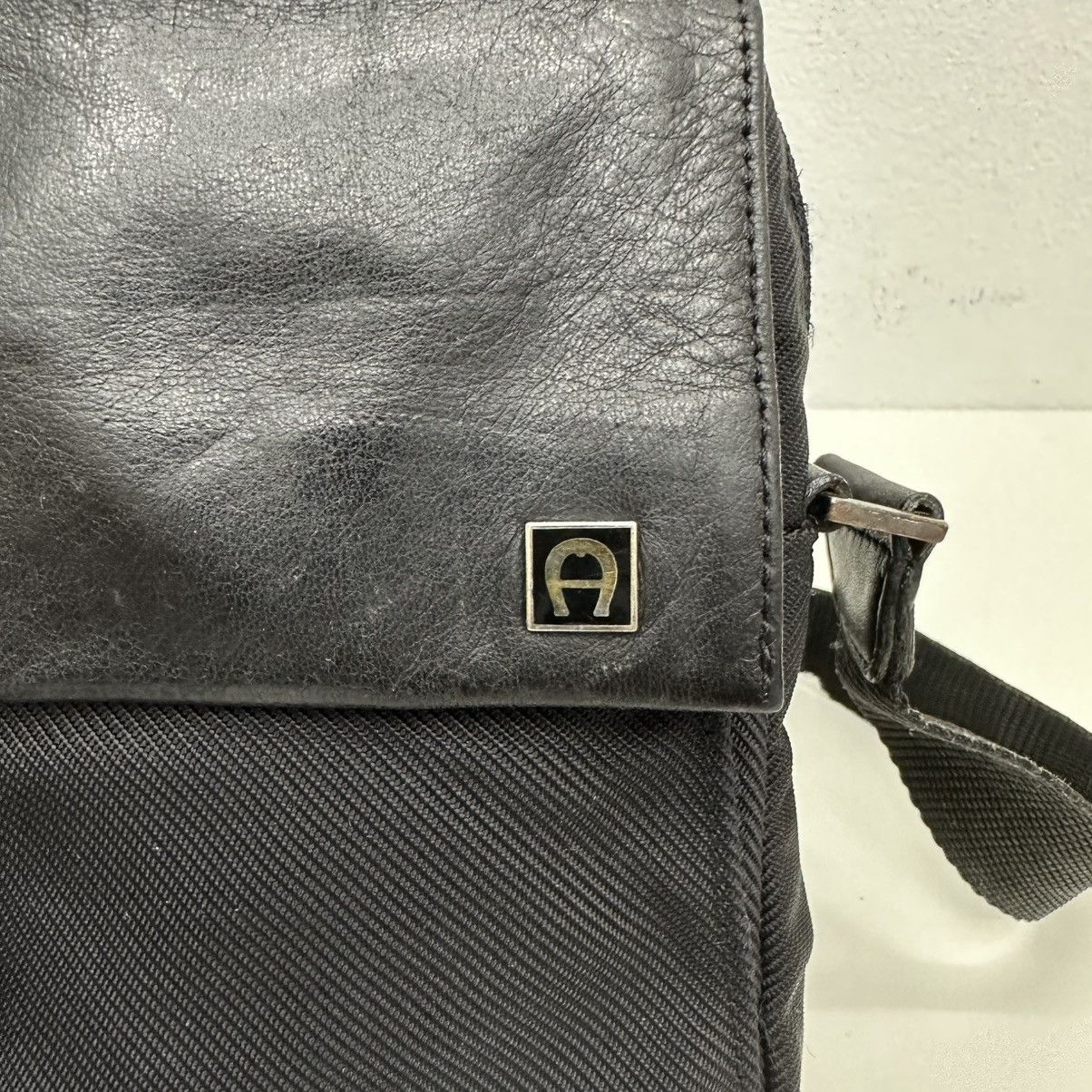 Aigner ‼️YES‼️ AUTHENTIC AIGNER VINTAGE SHOULDER CROSSBODY BAG Size ONE SIZE - 6 Thumbnail