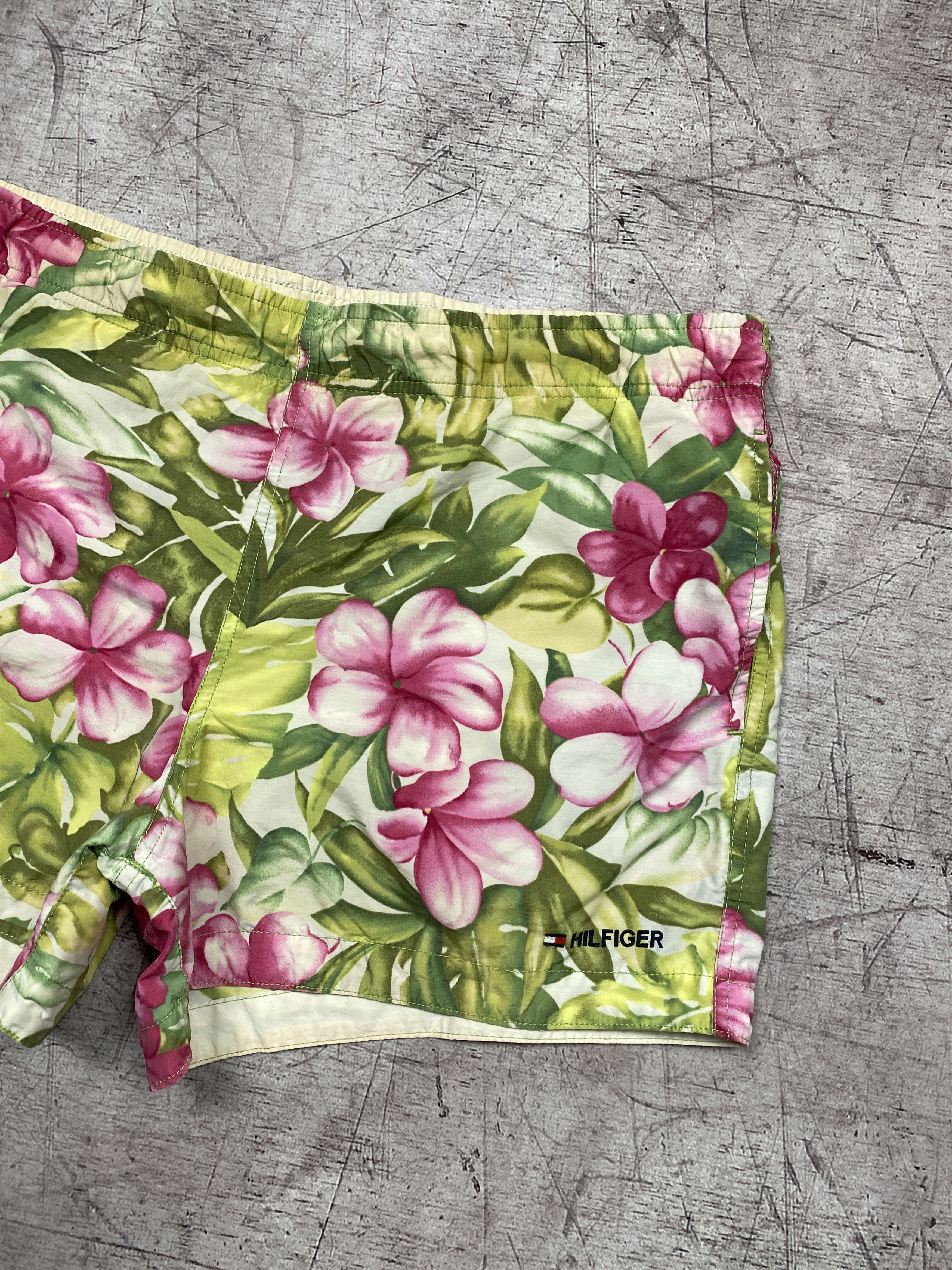 Tommy Hilfiger Tommy Hilfiger Vintage Mens Floral Print Nylon Shorts Size US 32 / EU 48 - 2 Thumbnail