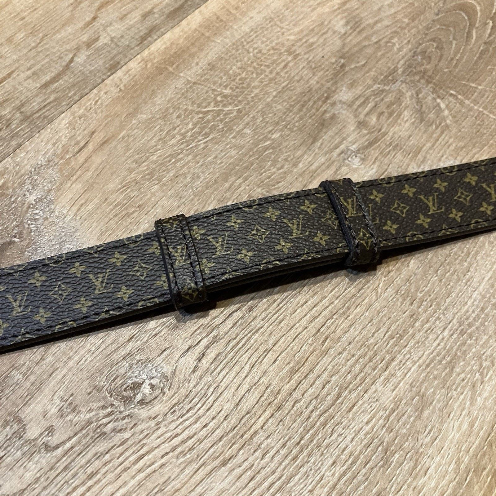 Louis Vuitton Louis Vuitton Lock Me Padlock Kelly Belt Monogram LV Brown Size ONE SIZE - 10 Thumbnail