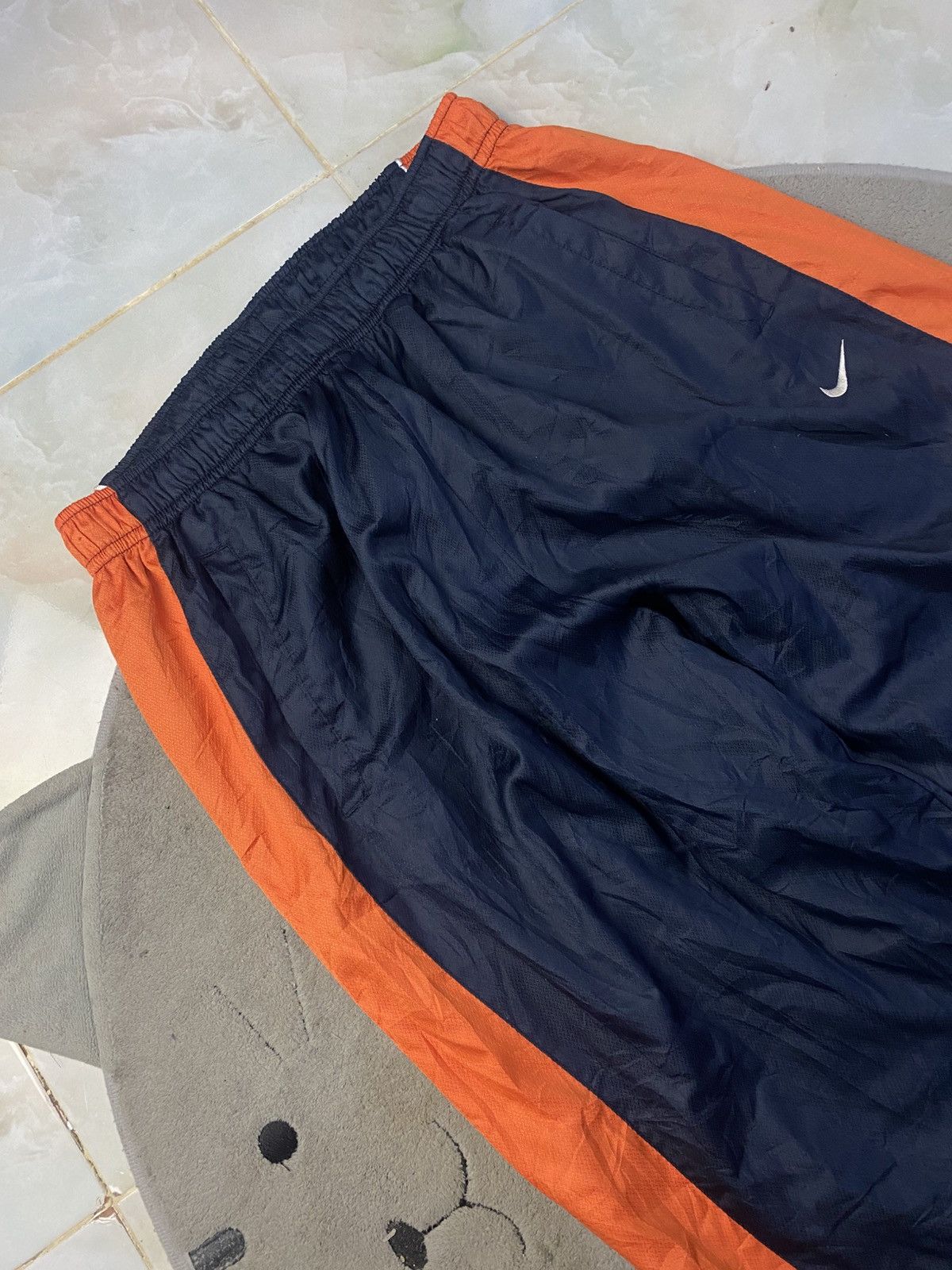 Carhartt Wip × Nike VINTAGE NIKE 90S BAGGY NYLON WIDE LEG SWOOSH TRACK PANTS Y2K Size US 26 / EU 42 - 4 Thumbnail