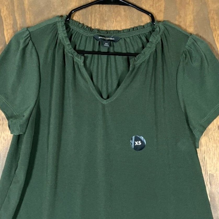 Banana Republic Banana Republic Blouse Womens V Neck Short Sleeve Forest Green XS Stretch Size XS / US 0-2 / IT 36-38 - 2 Thumbnail