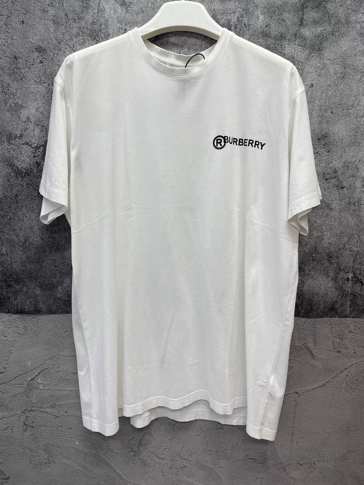 Burberry Burberry New Logo Print SS T-shirt M Mint (Worn 1-2x) Size US M / EU 48-50 / 2 - 1 Thumbnail