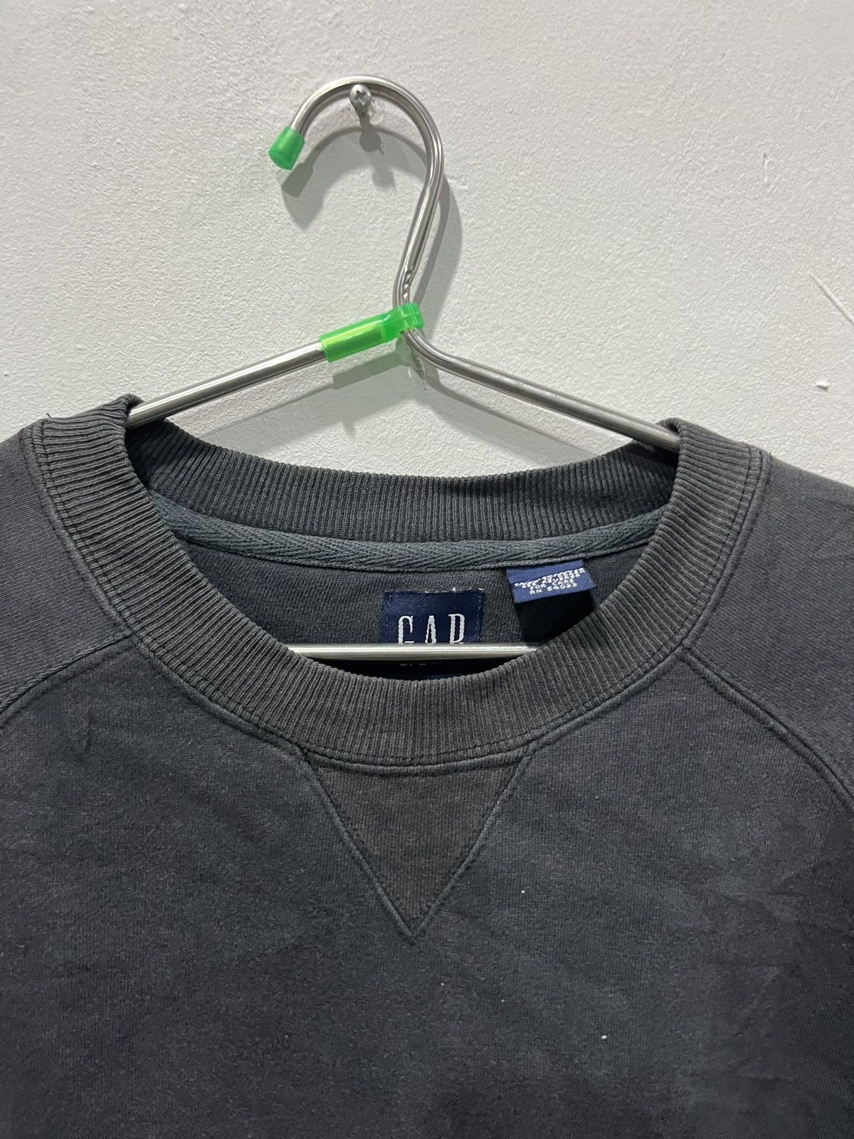 Gap TRUE Vintage GAP 90s Faded V Stitched Sweatshirts Size US M / EU 48-50 / 2 - 4 Thumbnail
