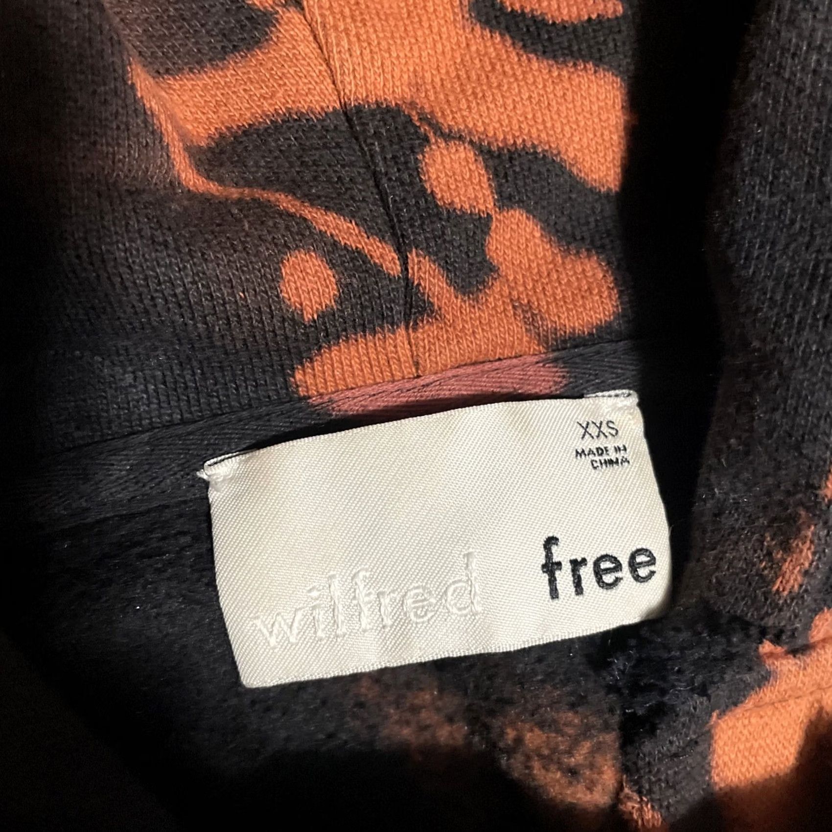Aritzia Wilfred Free Graffiti Print Cropped Pullover Fleece Hoodie Womens XXS Pullover Cropped Hoodie Multicolor Tie Dye City Grunge Rock Hip Hop 2XS Womens Size XXS / US 00 / IT 34 - 3 Thumbnail