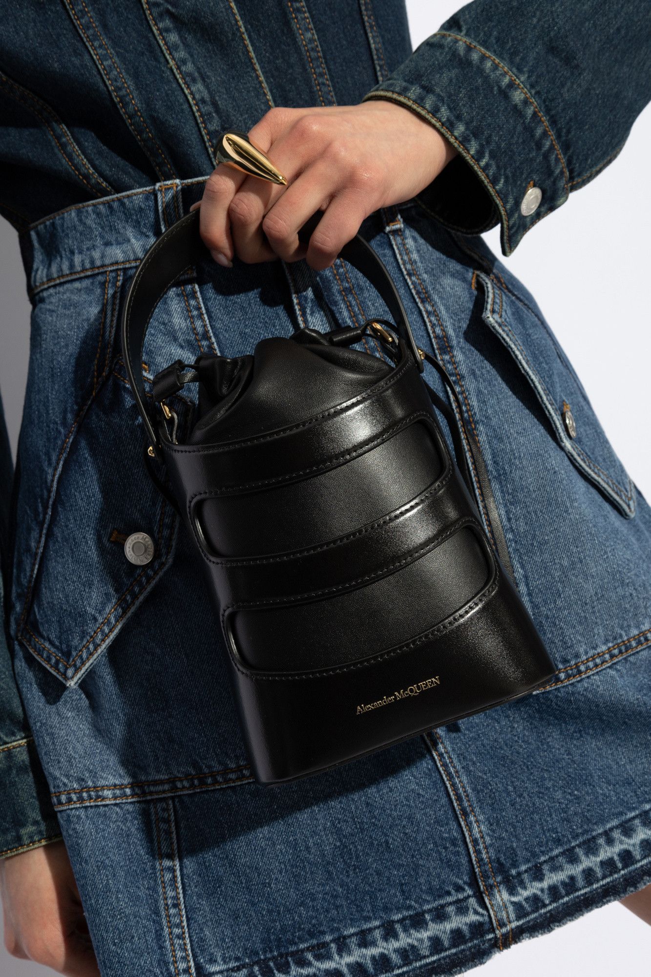 Alexander McQueen o1s22i1n1024 Size: OS / Mini Bucket Bag in Black Size ONE SIZE - 2 Thumbnail