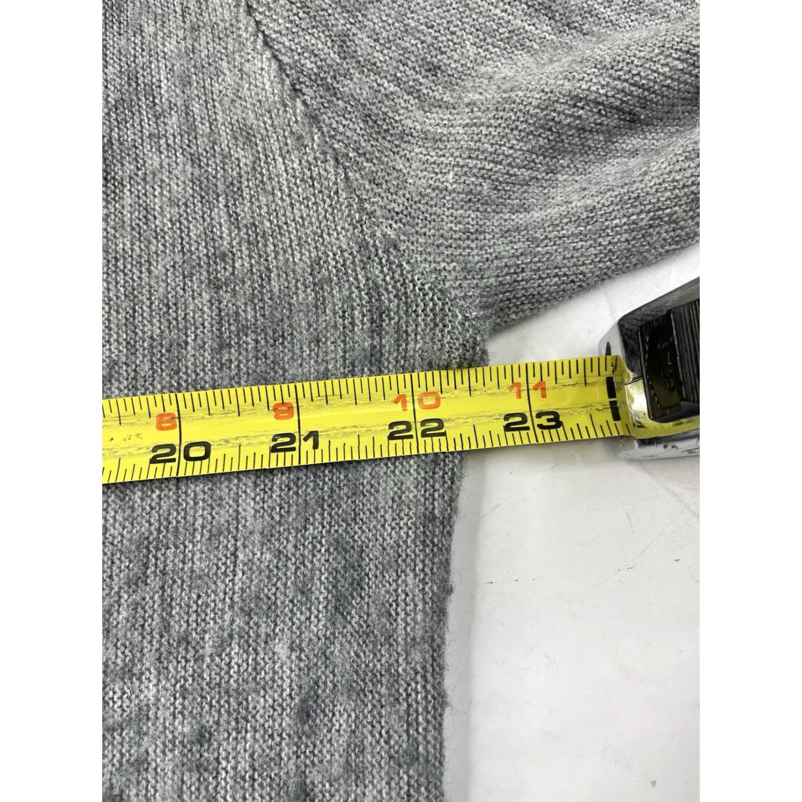 Izod VINTAGE IZOD Cardigan Sweater Men's L Gray Knit Acrylic Button V-Neck USA Made Size US L / EU 52-54 / 3 - 6 Thumbnail