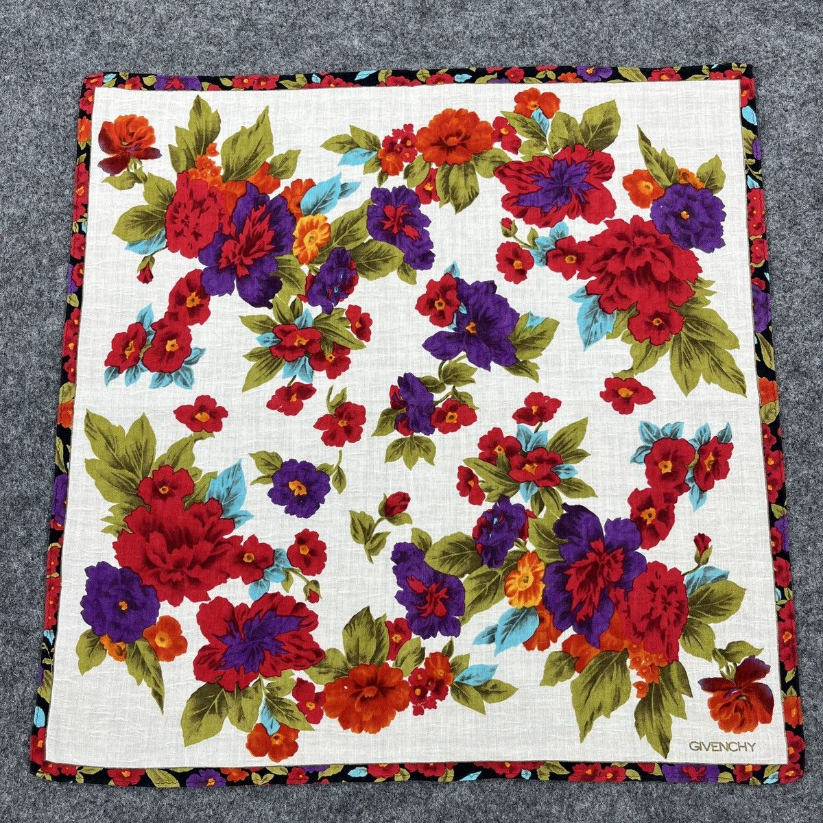 Givenchy Givenchy Handkerchief / Bandana / Neckerchief B1792 Size ONE SIZE - 1 Thumbnail