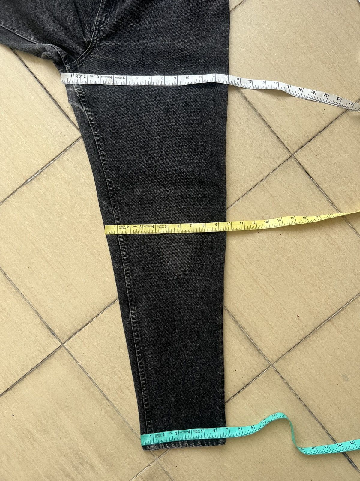 Levi's 1994 Levi’s 551 Relax Fit Tapered Leg Fade Black Denim Jeans Size US 32 / EU 48 - 4 Thumbnail