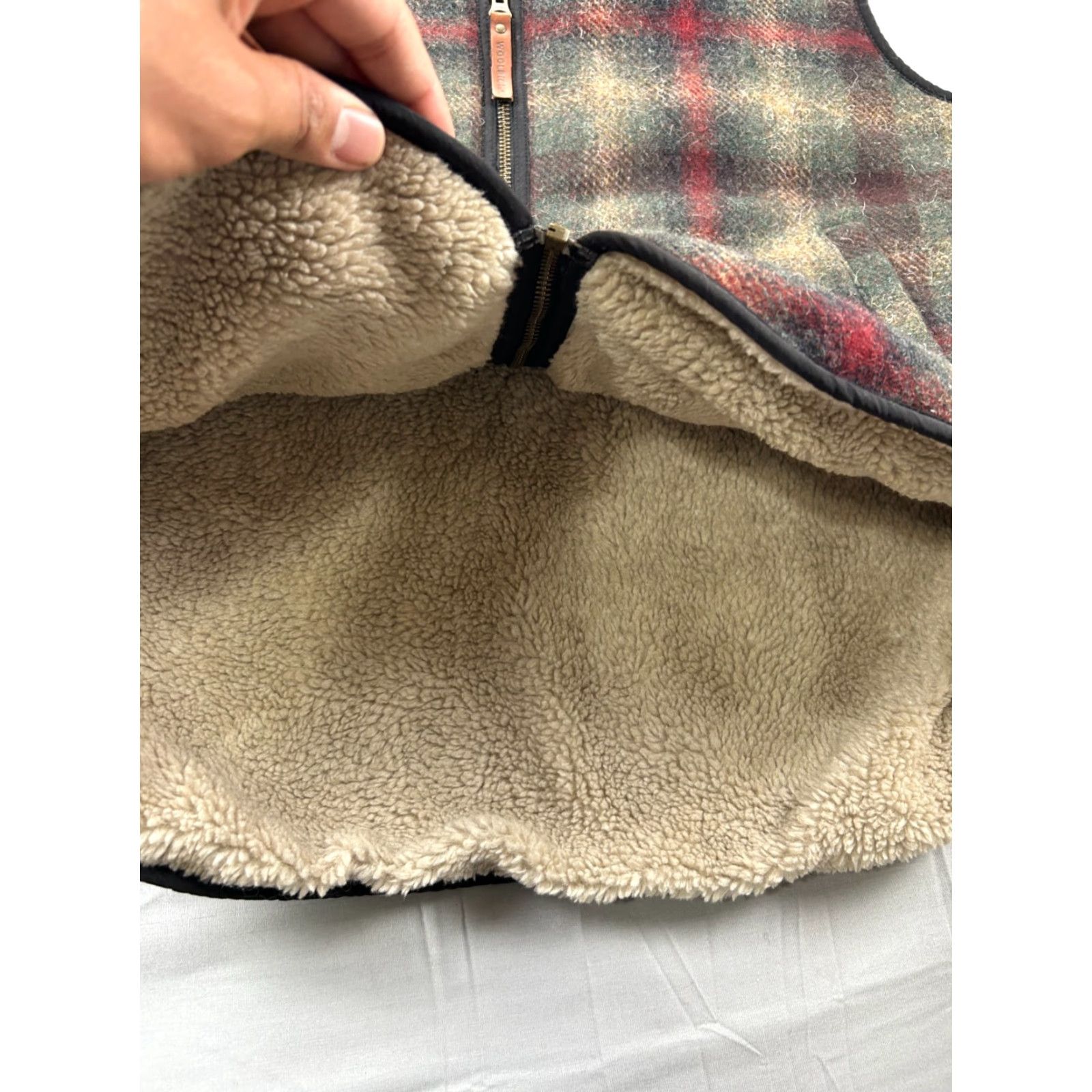 Vintage VINTAGE Woolrich Vest Mens Medium Green Red Shadow Plaid Wool Sherpa Lined Size US M / EU 48-50 / 2 - 5 Thumbnail