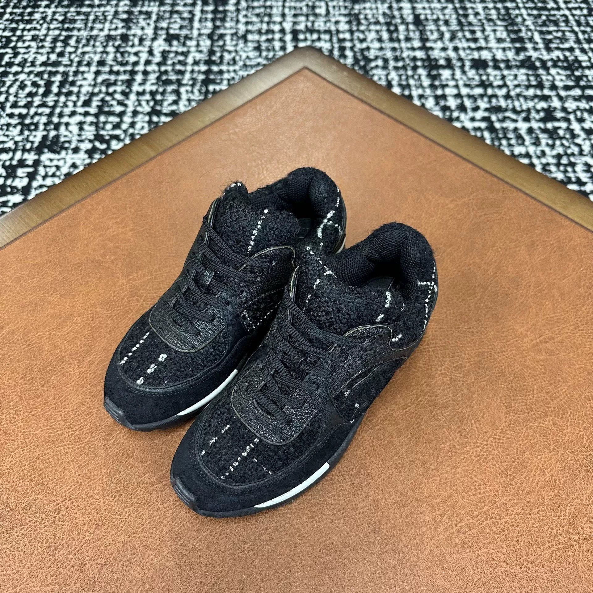 Chanel Chanel Casual Black Lowtop Sneakers it_35-5 Women Size US 5.5 / IT 35.5 - 1 Thumbnail