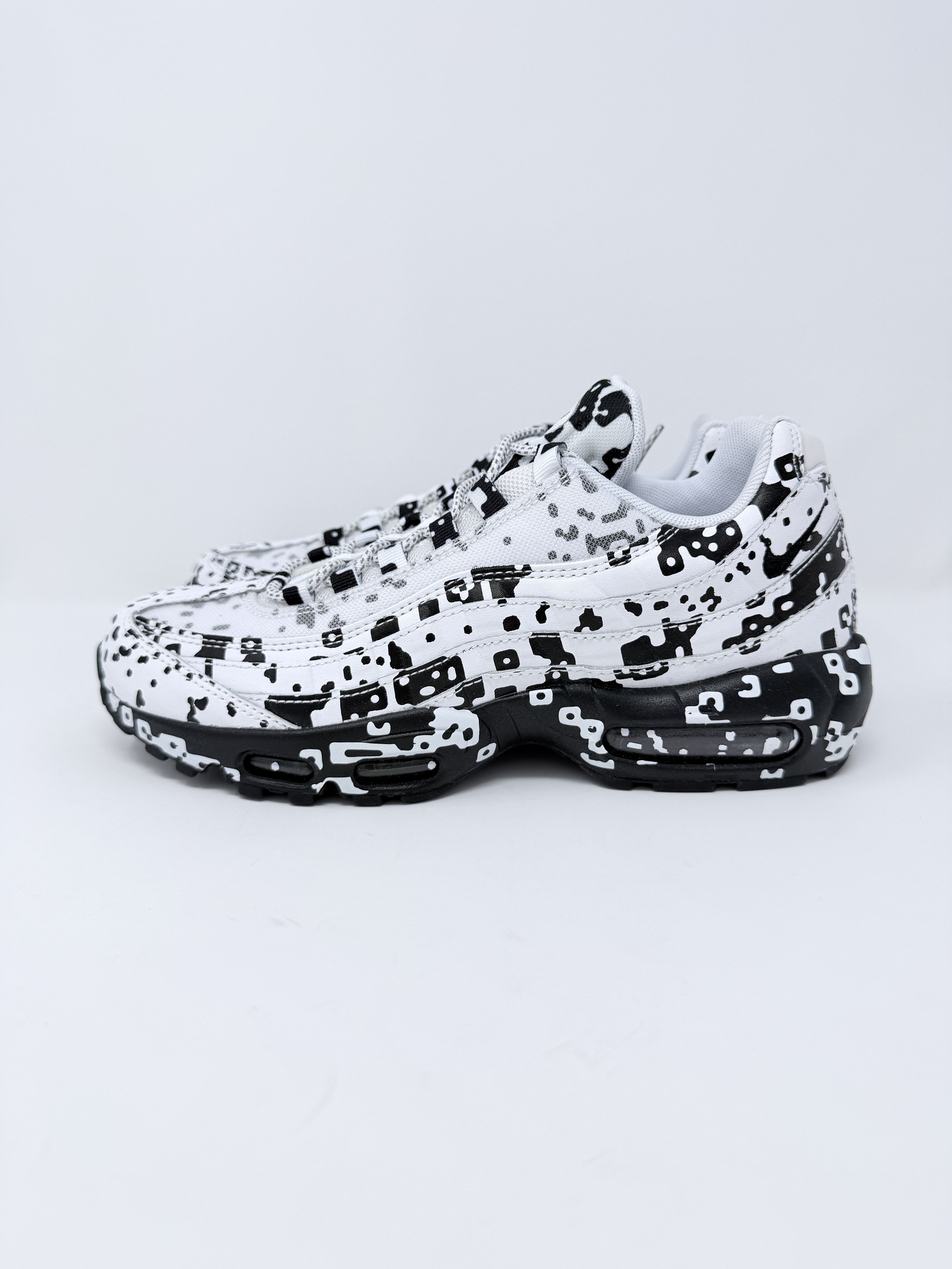 Cav Empt × Nike Cav Empt Air Max 95 White Black Digi Camo Size US 9 / EU 42 - 4 Thumbnail