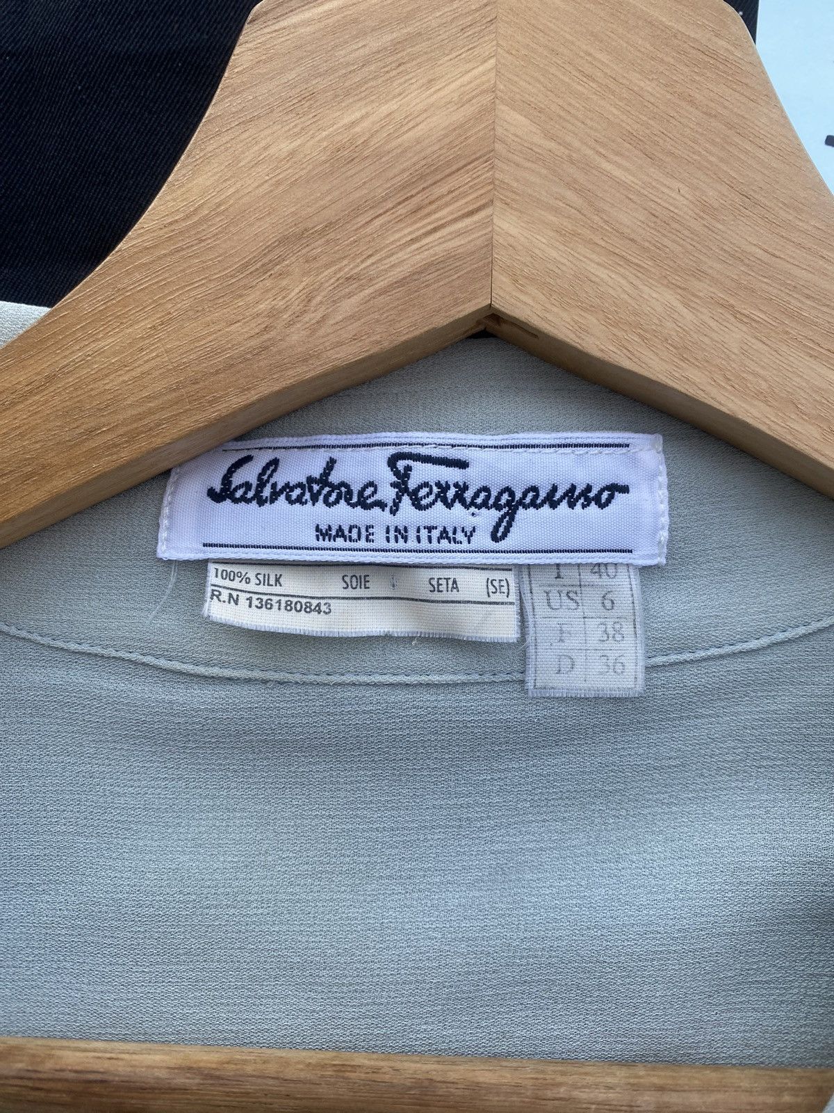 Salvatore Ferragamo Rare Vintage 90s Salvatore Ferragamo Buttons Shirt Size M / US 6-8 / IT 42-44 - 8 Thumbnail