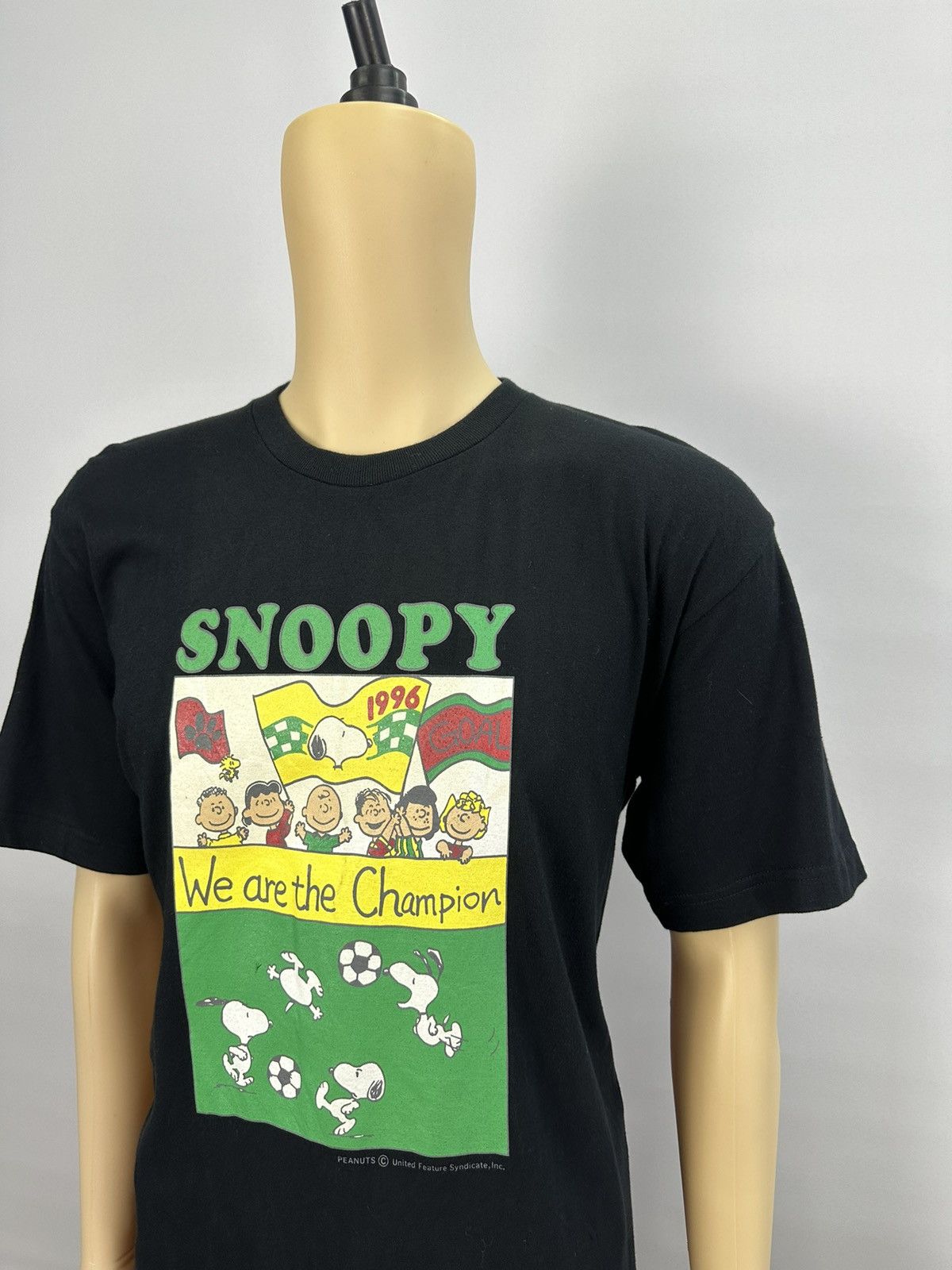 Peanuts × Vintage Vintage Snoopy We Are The Champion Tshirt A583 Size US M / EU 48-50 / 2 - 3 Thumbnail