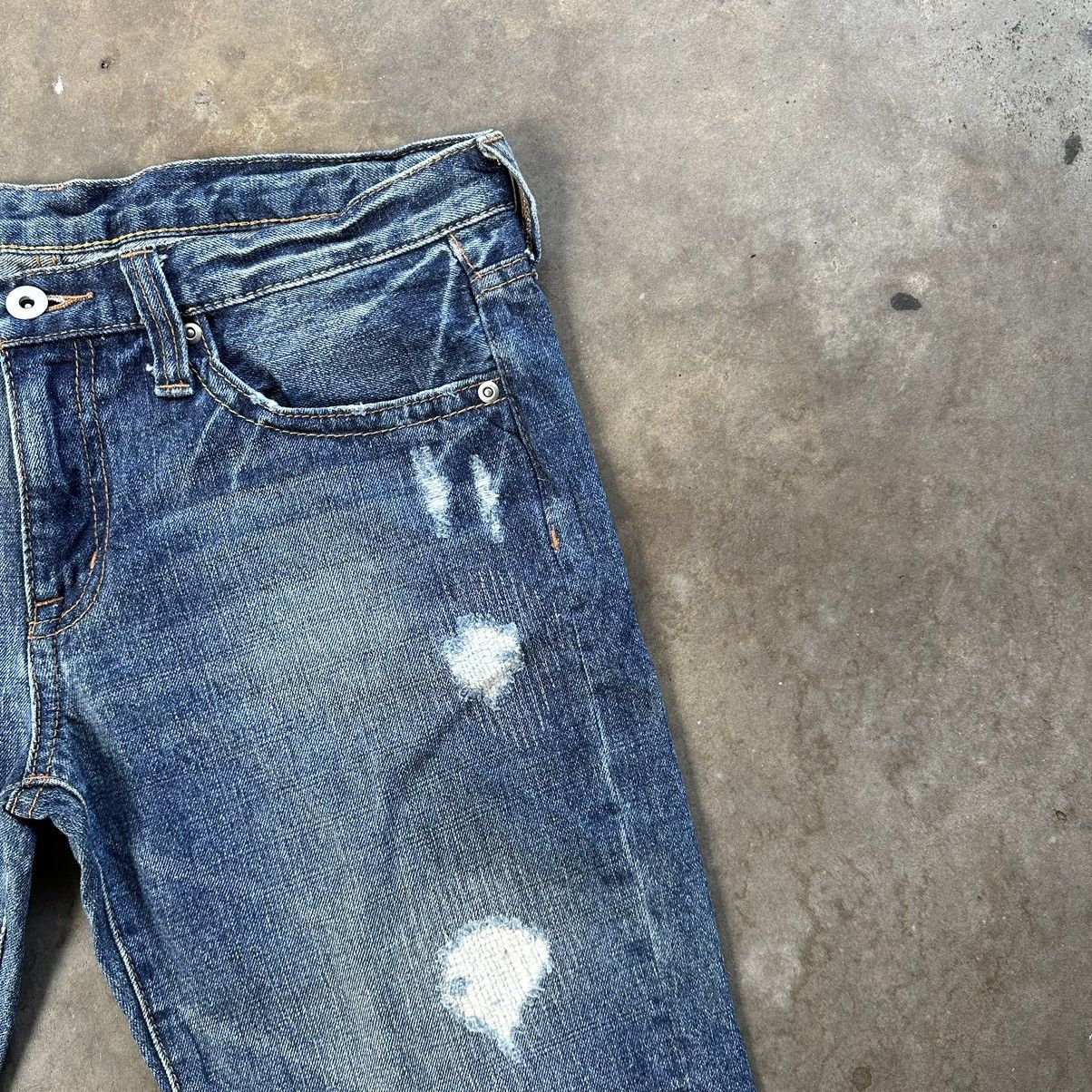 Japanese Brand Vintage Japanese Jean Faded Distressed Denim Pant W32 Size US 32 / EU 48 - 5 Thumbnail