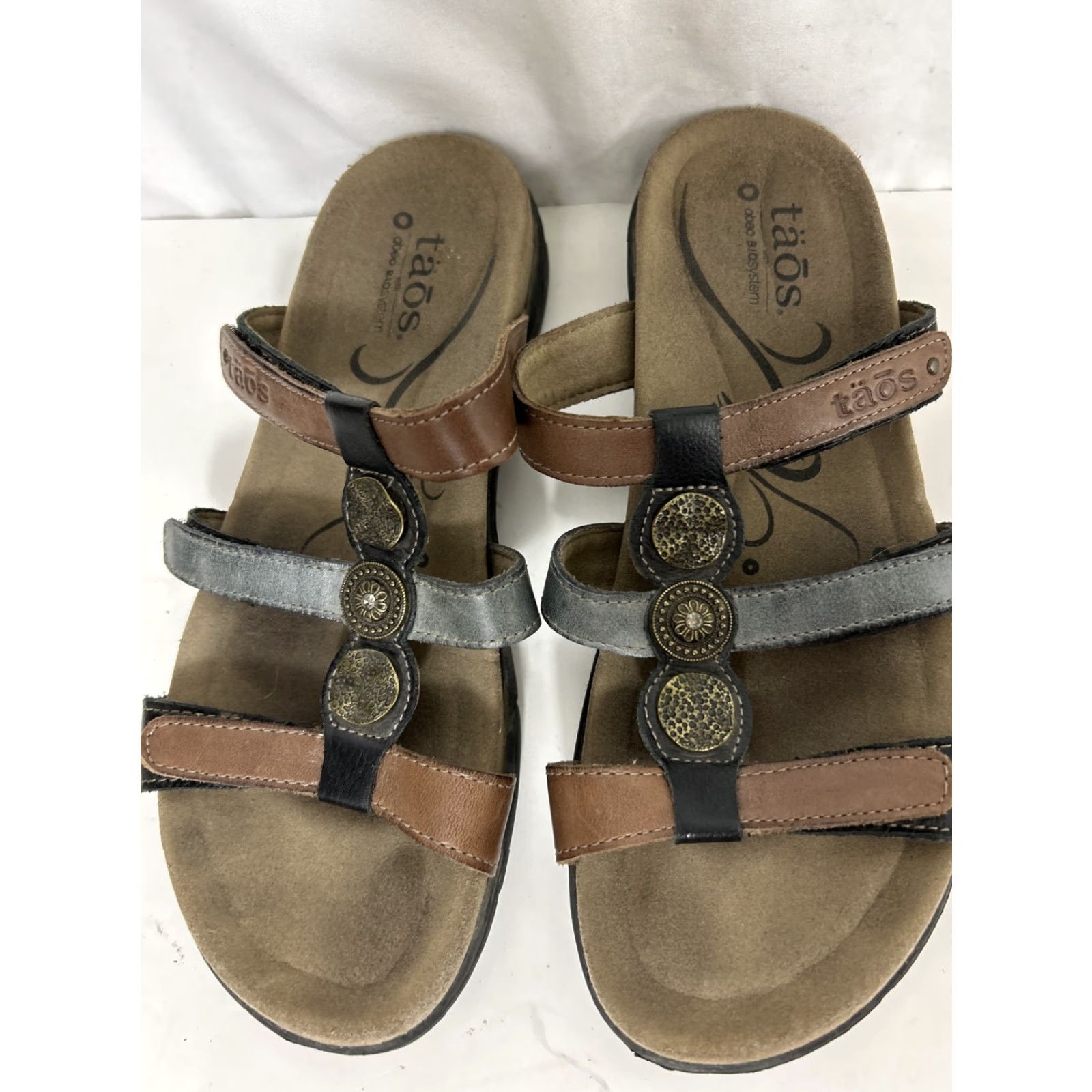 Taos Taos Sandal Women's Size 7 Leather Three Hook Loop Straps Medallions Casual Athleisure Size US 7 / IT 37 - 6 Thumbnail
