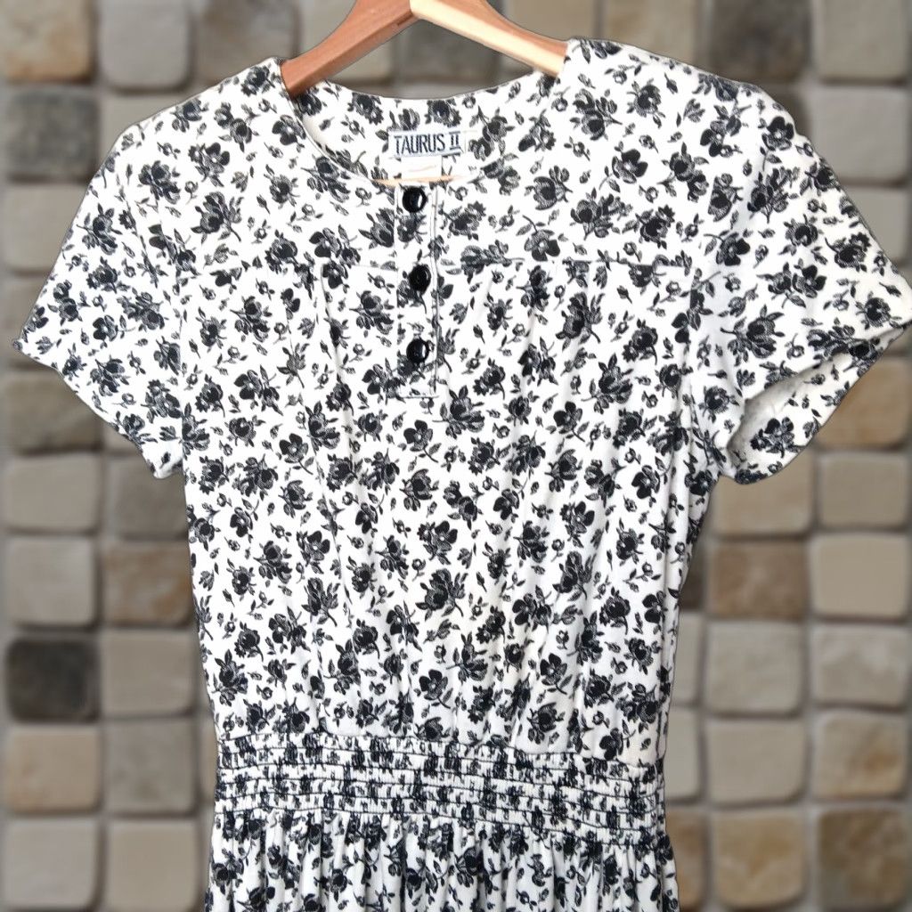 Vintage VINTAGE Flowers Dress Shirt Dress Women 8 White Black Floral Knit ILGWU Cottagecore USA Spring Summer Fall Vintage Shirt Dress Womens Size M / US 6-8 / IT 42-44 - 1 Thumbnail