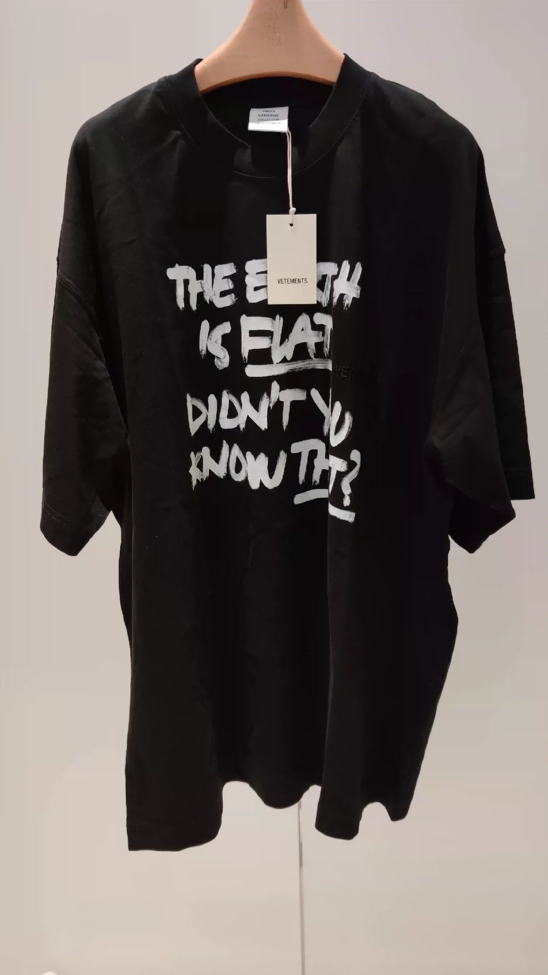 VETEMENTS Black Short Sleeve -DMC