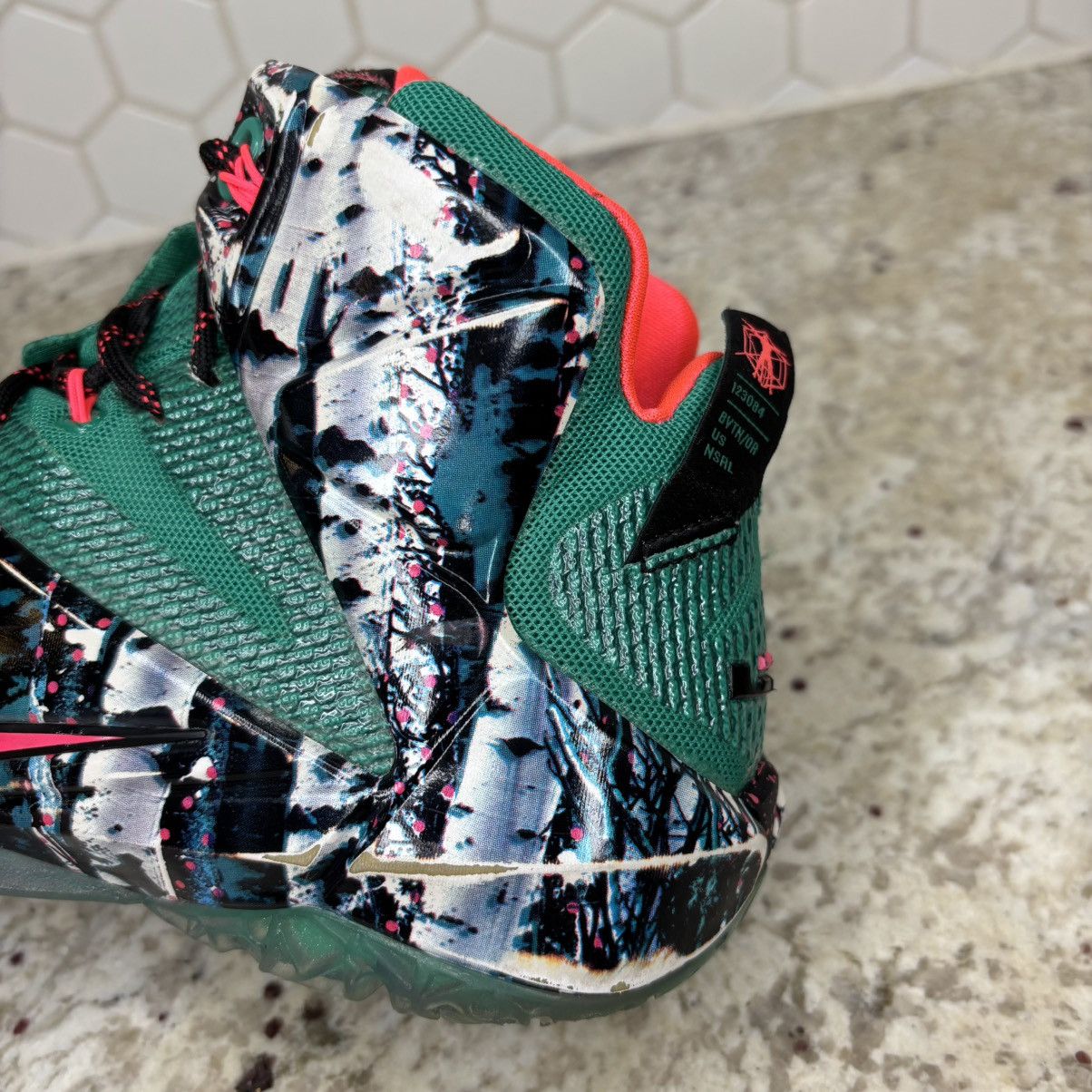Nike Size 9 - Nike LeBron 12 Xmas Akron Birch Worn OG All Size US 9 / EU 42 - 14 Thumbnail