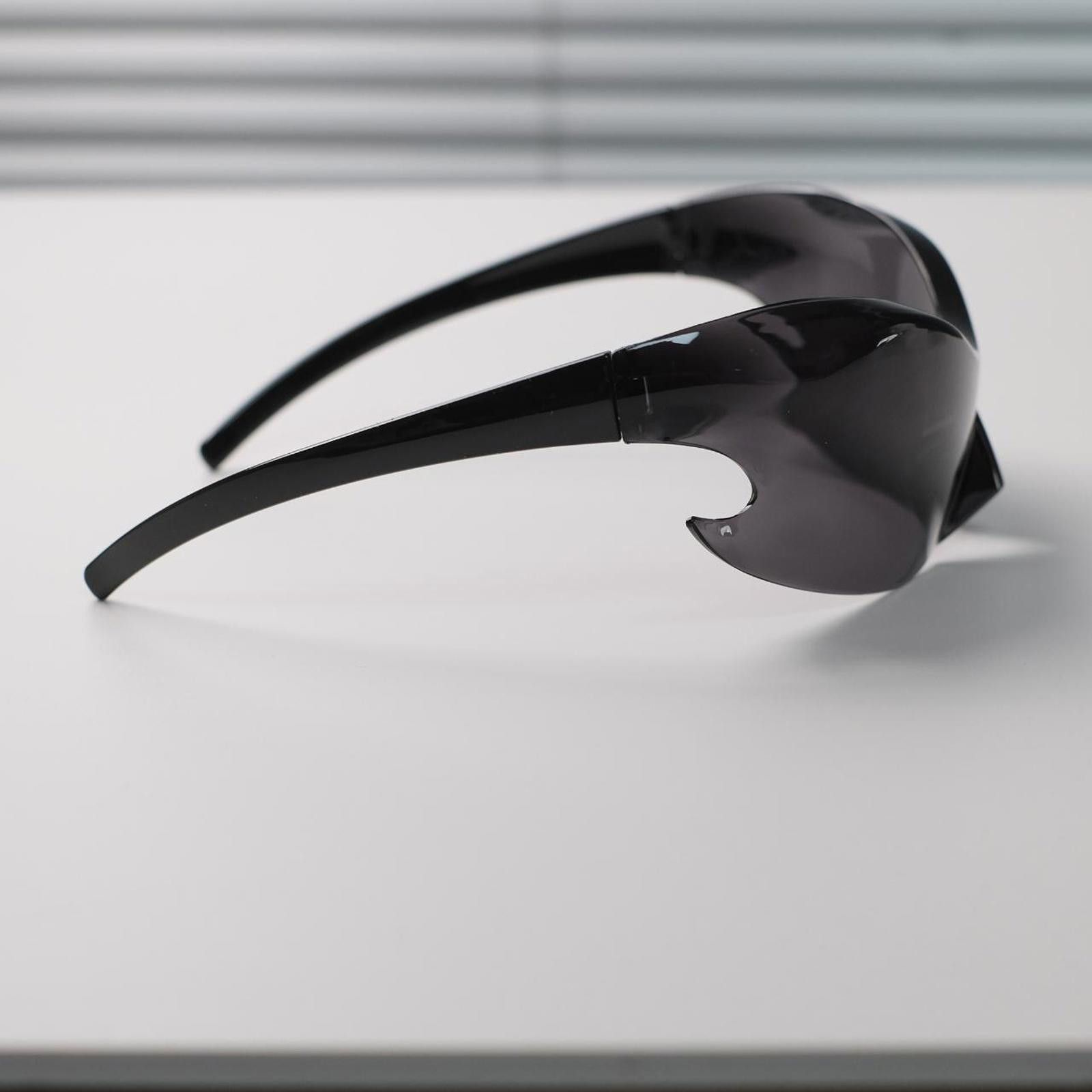 Japanese Brand Y2k Vtg Avant Garde Futuristic Black Sunglasses Unisex OS Size ONE SIZE - 6 Thumbnail