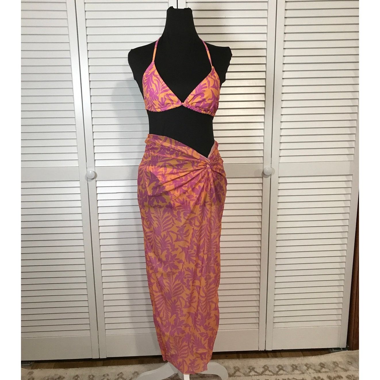 Other NWT Halter Triangle Top String Bikini Bottom Sarong S Size S / US 4 / IT 40 - 1 Thumbnail