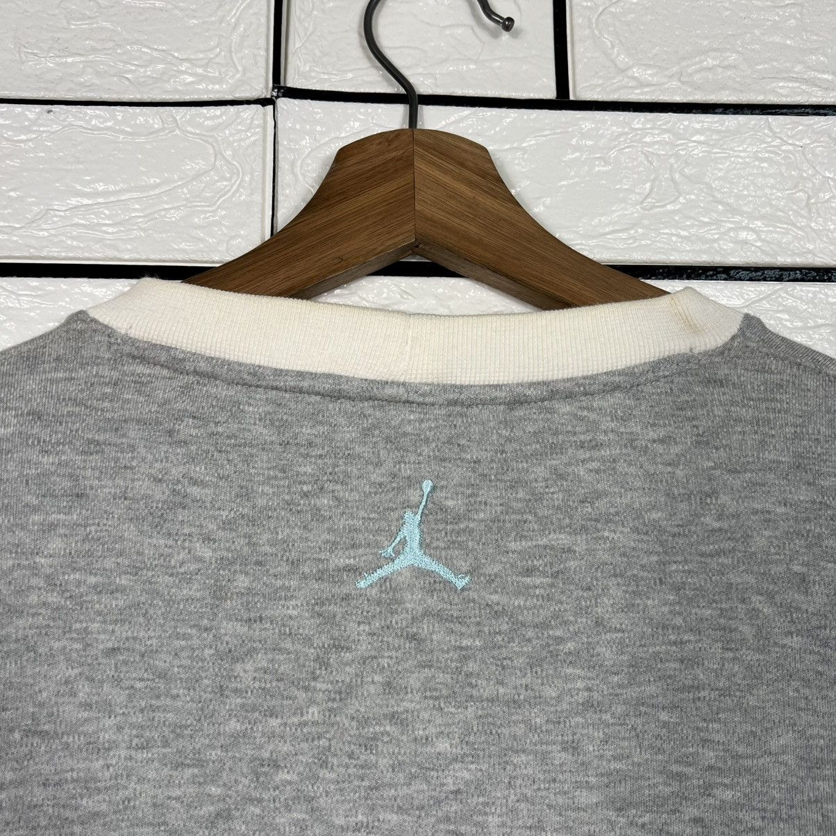 Jordan Brand AIR JORDAN Embroidered Logo Colorblock Sweatshirt #3946-C180 Size US L / EU 52-54 / 3 - 16 Thumbnail