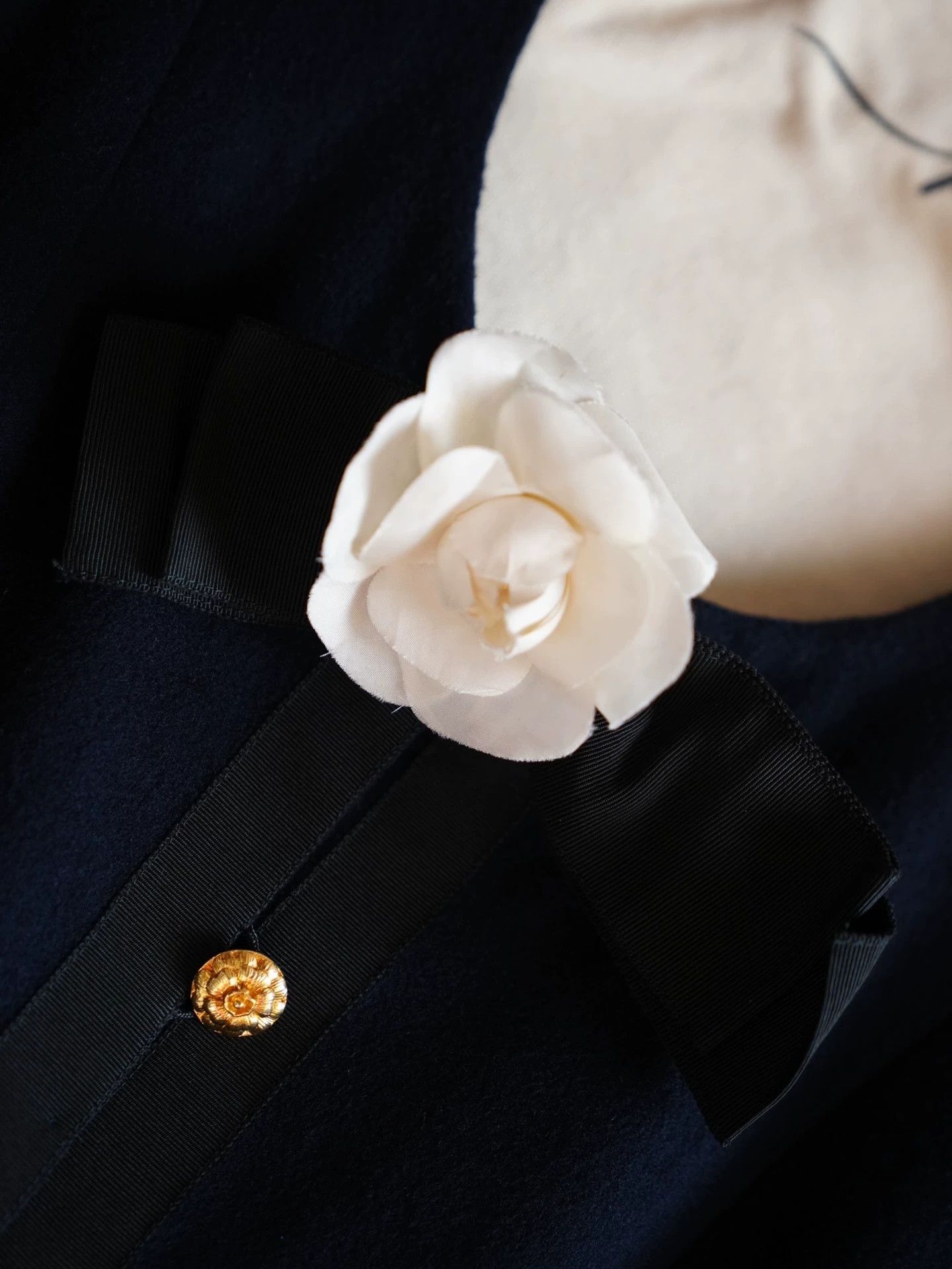Chanel CHANEL 1988 Vintage White Wool Camellia Belted Dress Set Size M / US 6-8 / IT 42-44 - 4 Thumbnail
