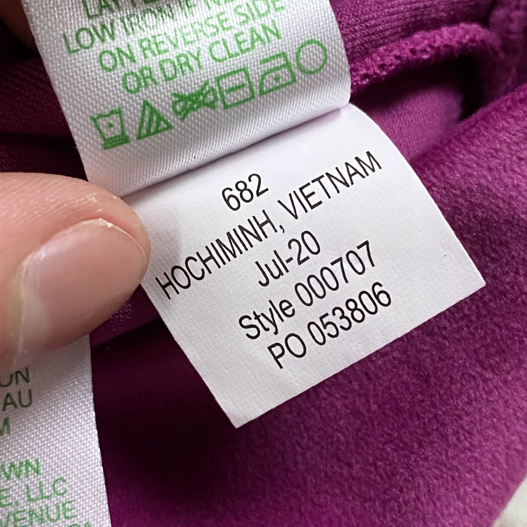 Lilly Pulitzer Lilly Pulitzer Velour Zip Up Hoodie Bordeaux Berry Full Zip XS Soft Women Velour Full Zip, Pockets, Solid, 멋 Size XS / US 0-2 / IT 36-38 - 5 Thumbnail