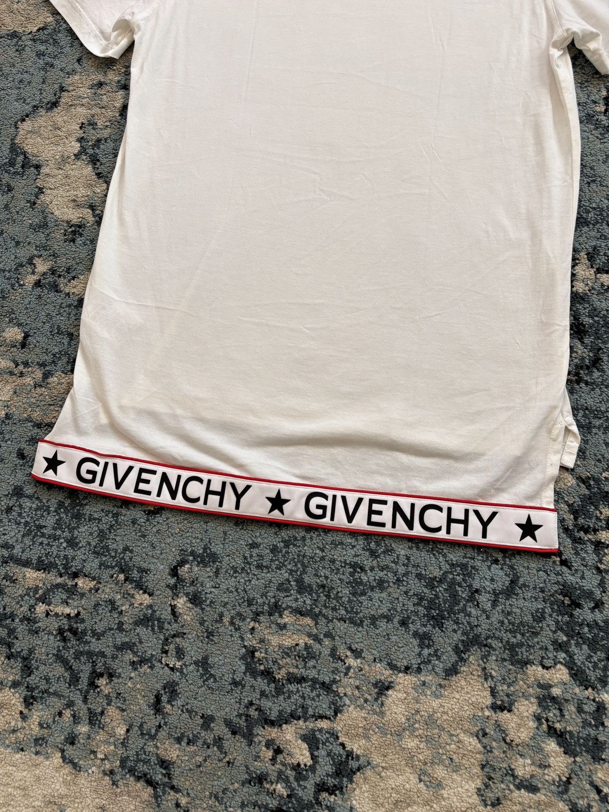 Givenchy Givenchy White Back Hit Embroidered T Shirt Size Medium Size US M / EU 48-50 / 2 - 3 Thumbnail