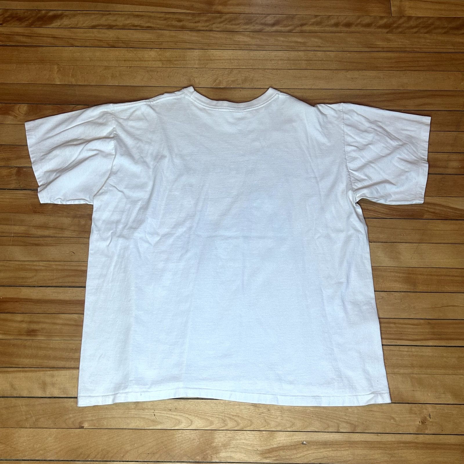 Vintage Vintage 90s Shark Graphic T-Shirt XXL Size US XXL / EU 58 / 5 - 5 Thumbnail
