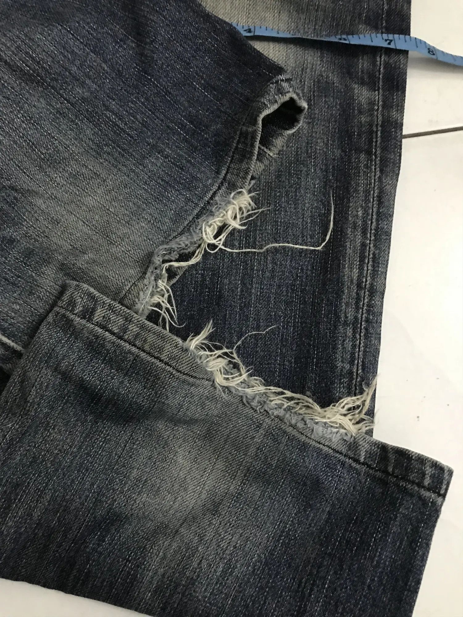 Uniqlo UNIQLO UJ indigo Distressed Denim Size US 32 / EU 48 - 13 Thumbnail