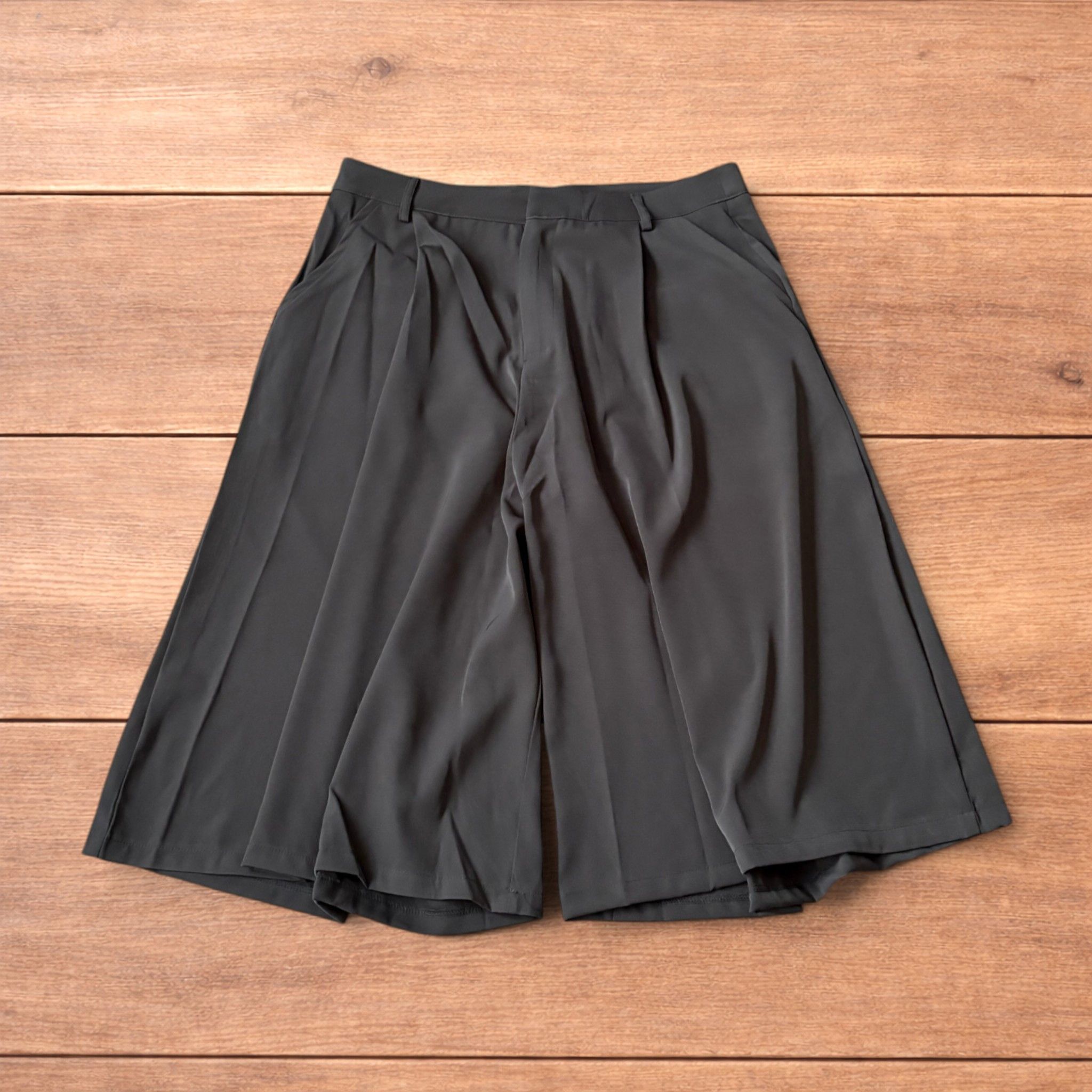Japanese Brand Super baggy wide leg tailored 3/4 shorts jorts in brown. Size US 36 / EU 52 - 1 Thumbnail