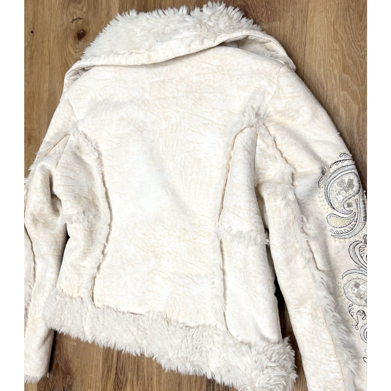 Vintage VINTAGE Wilson’s Leather Jacket Beiges Faux Suede Fur Trim Embroidered Sleeve L Women’s 90s Boho Western Y2K Size L / US 10 / IT 46 - 7 Thumbnail