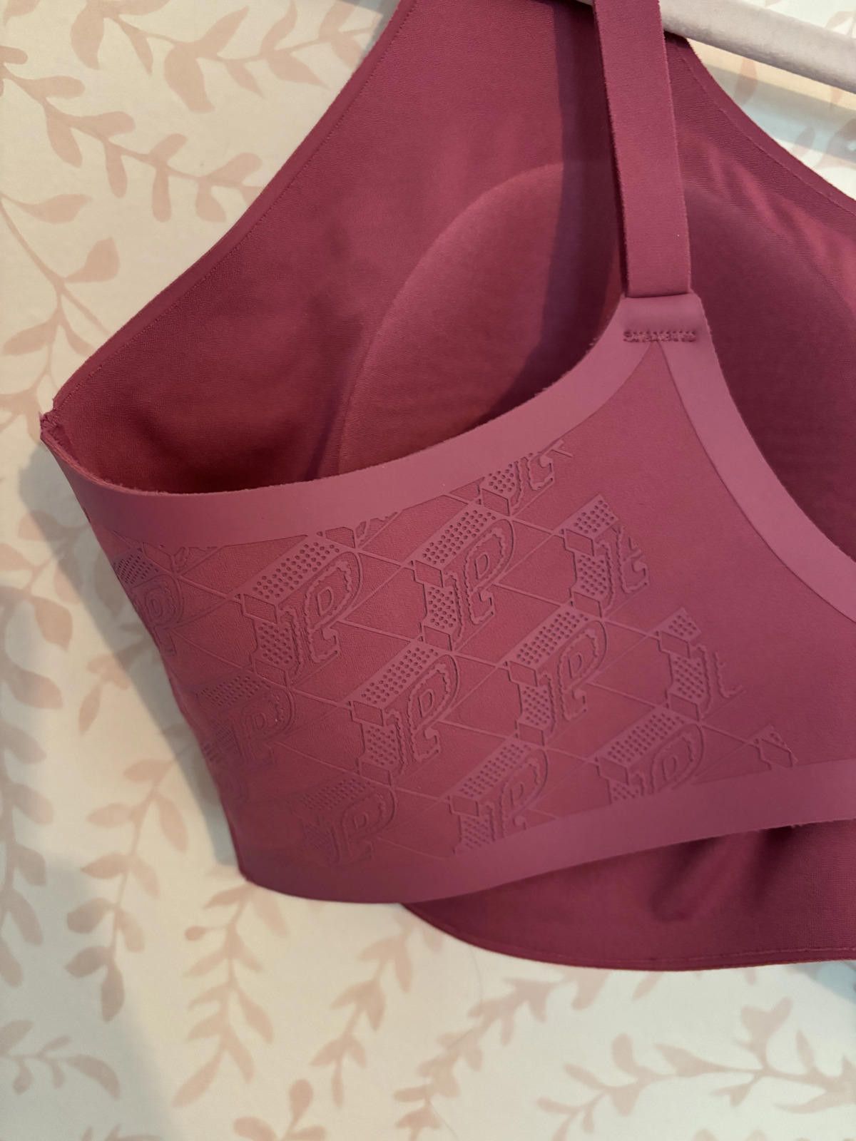 Designer NWOT VS Pink Comfortable XXL Wireless Bra in Rich Pink Size ONE SIZE - 6 Thumbnail