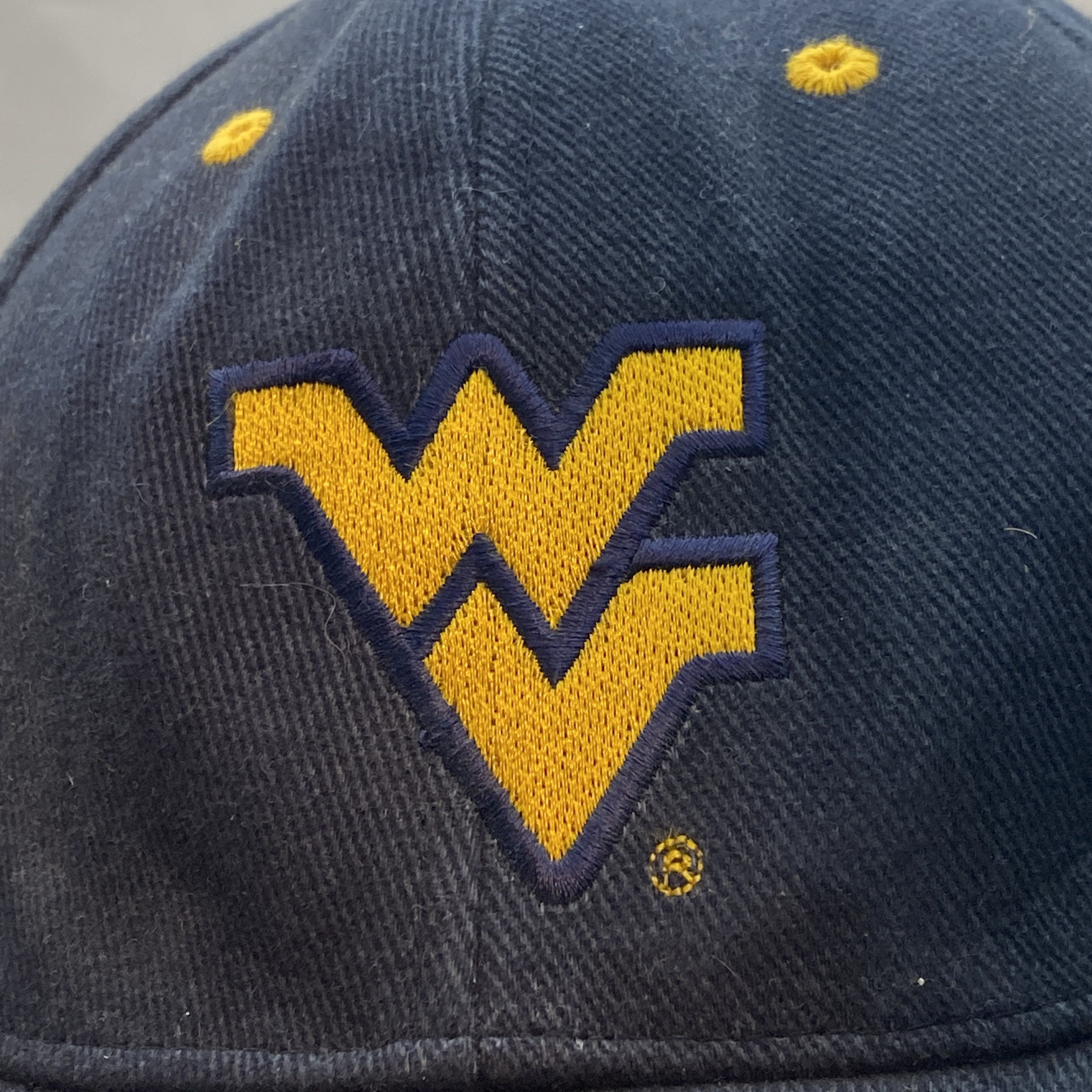 NCAA × Signatures × Vintage West Virginia MOUNTAINEERS Baseball Hat One-Size Logos Size ONE SIZE - 5 Thumbnail