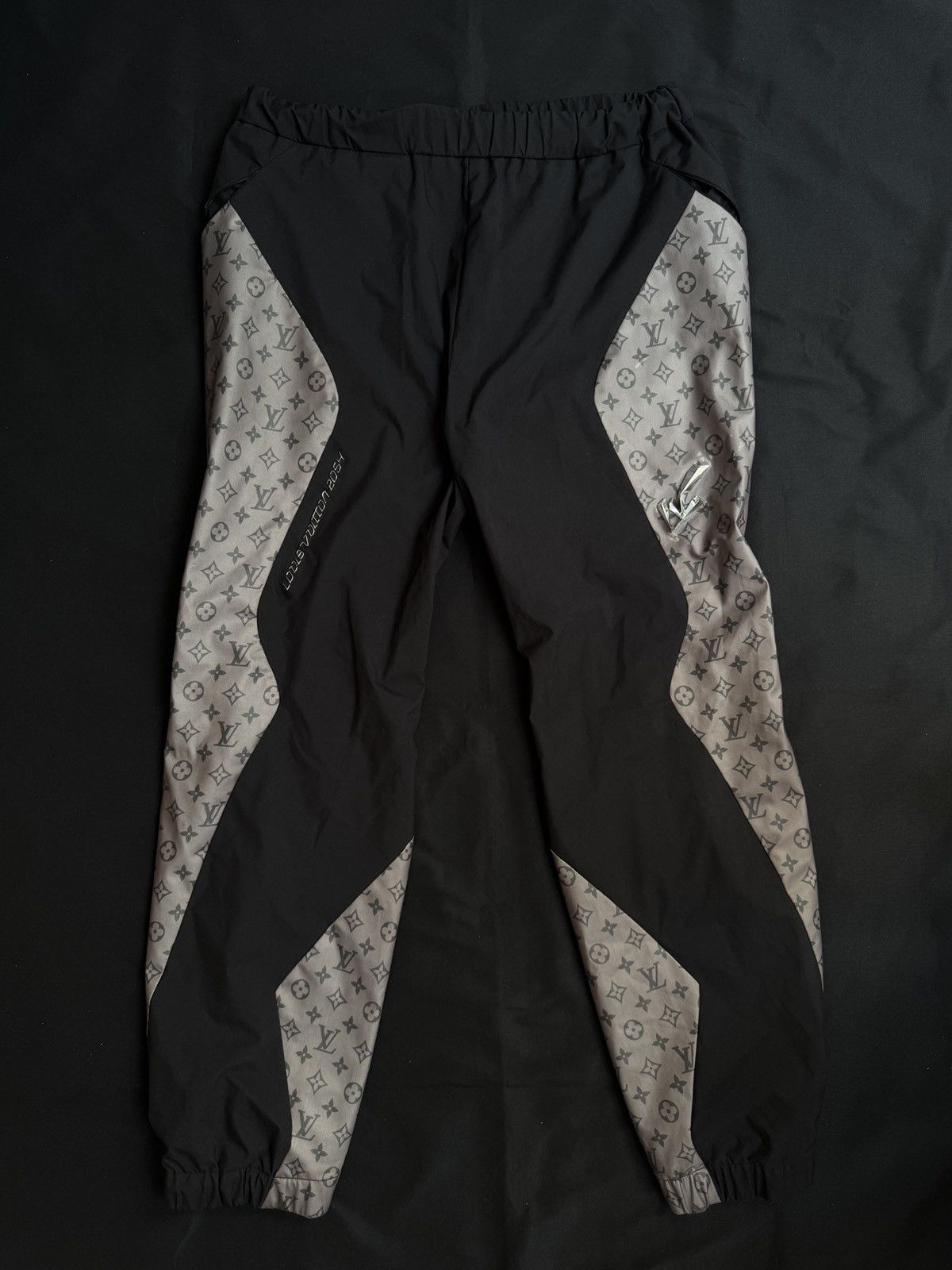 Louis Vuitton Louis Vuitton 2054 Heat Reactive Monogram Logo Track Pants Size US 44 / EU 60 - 1 Thumbnail