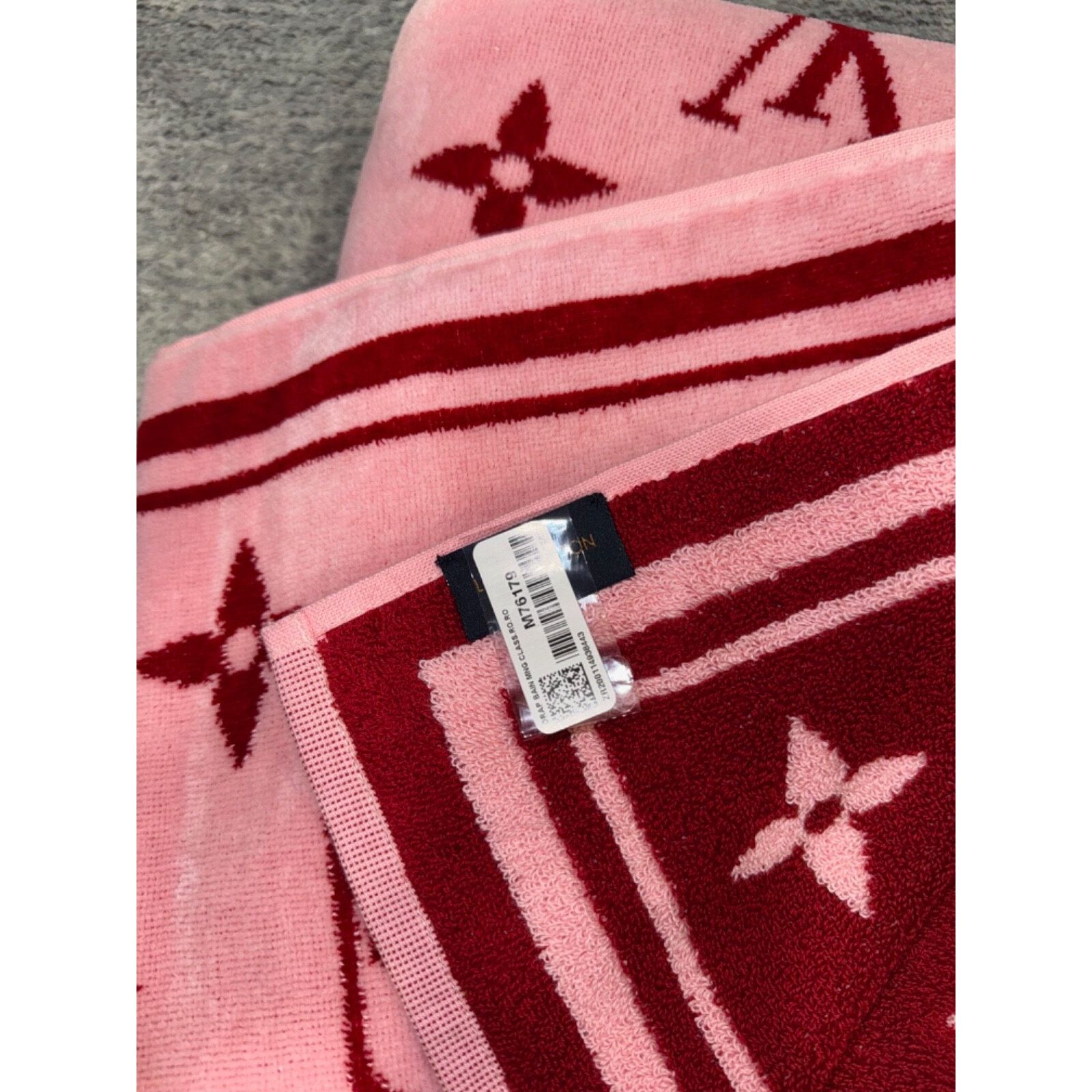 Louis Vuitton Louis Vuitton Drap Bain Pink Red Escale Bath Beach Towel Size ONE SIZE - 8 Thumbnail