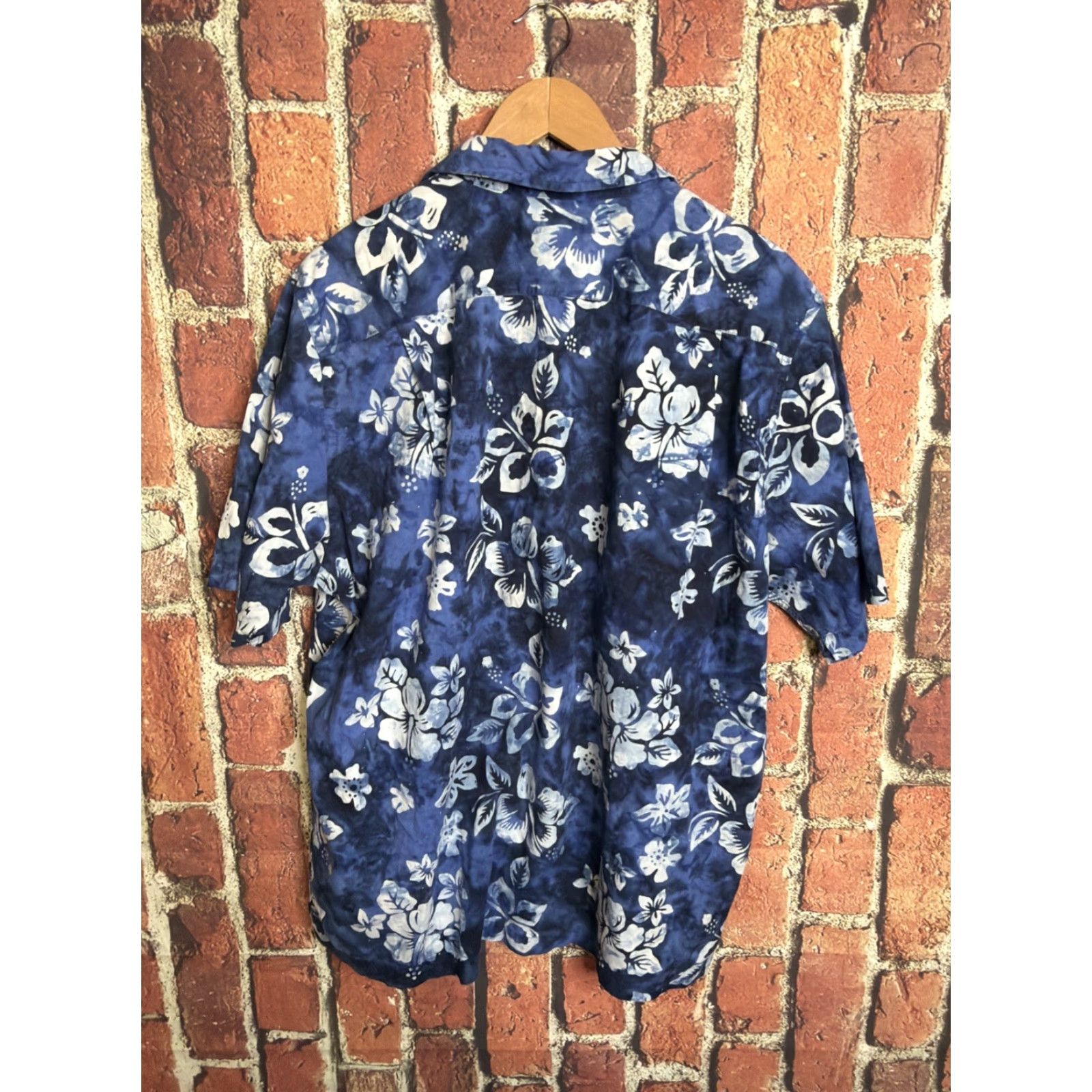 Lands' End Lands' End Button-Down Shirt Large Blue Men’s Hawaiian Floral 16-16 1/2 Short Sleeve Button-Up Collared Linen Casual Mens Regular Blues Size US L / EU 52-54 / 3 - 3 Thumbnail