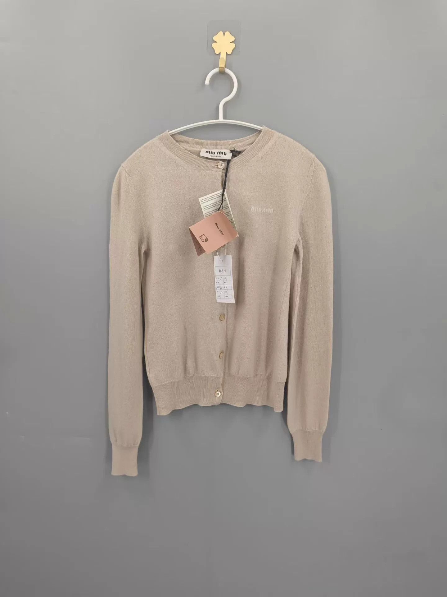 Miu Miu MIU MIU Women's Snow White Cashmere Crew Logo Slim Sweater36 Size XS / US 0-2 / IT 36-38 - 1 Thumbnail