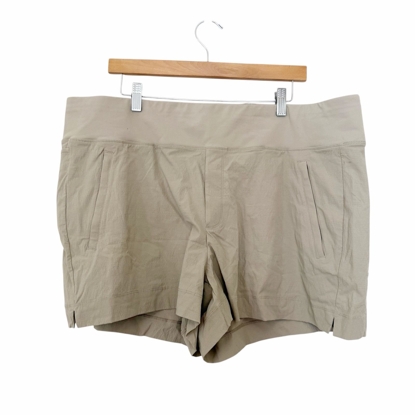 Athleta Athleta Tan Trekkie North Shorts Sz 20 Size 42" / US 20 - 1 Thumbnail
