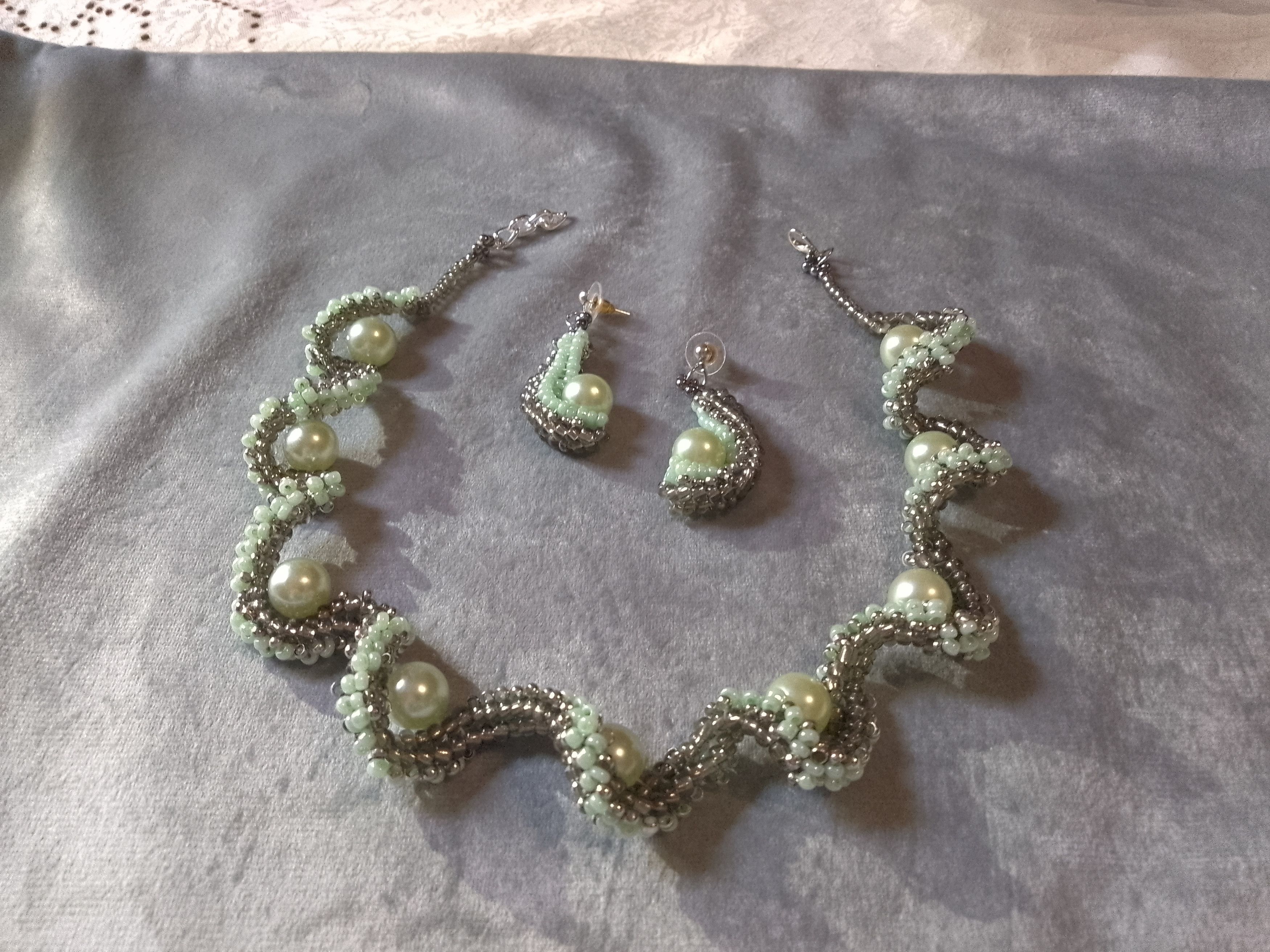 Handmade Necklace Green Pearls Wavy Pattern Elegant Vintage style Size ONE SIZE - 4 Thumbnail