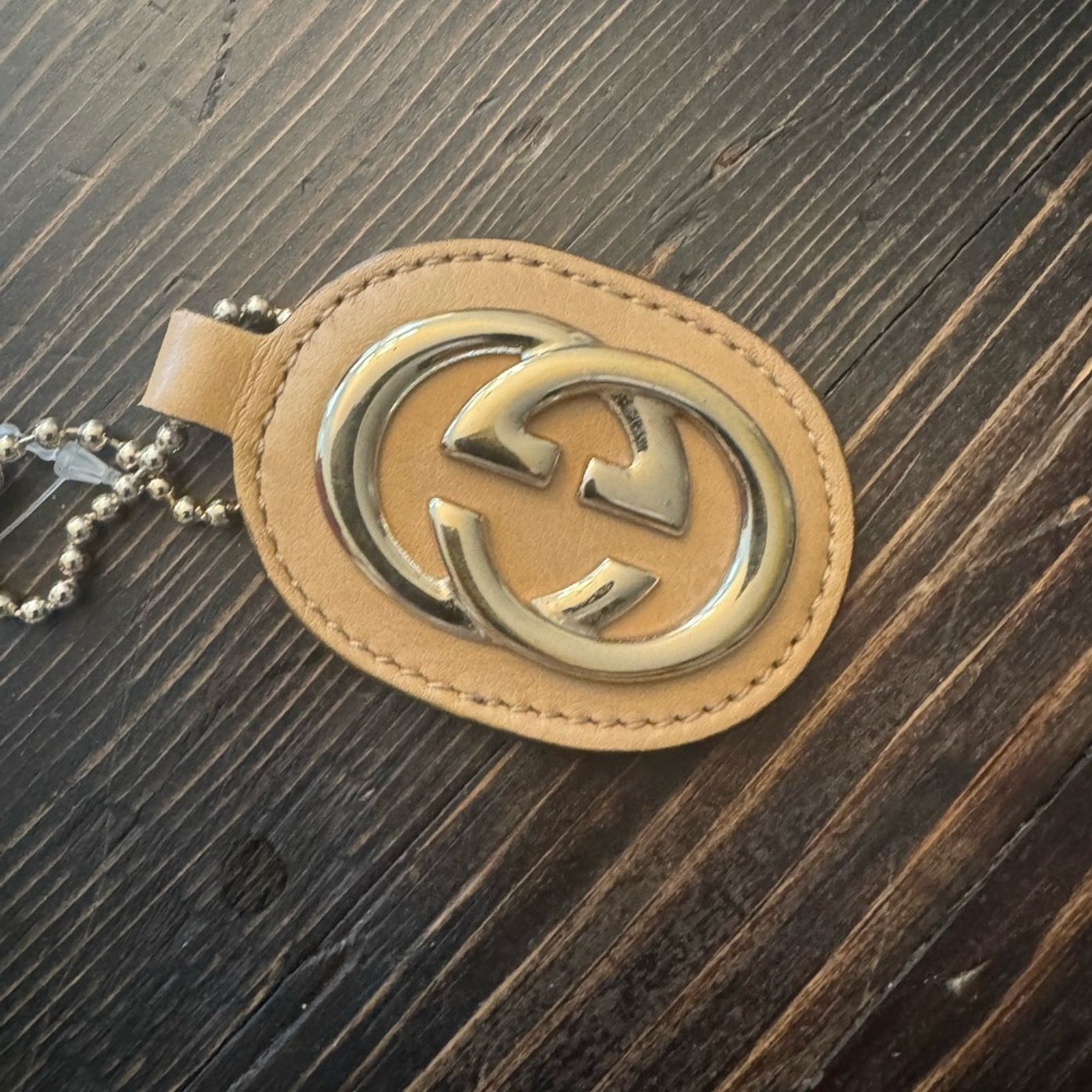 Gucci Gucci, gold logo,/tan leather, bag charm bag Size ONE SIZE - 6 Thumbnail