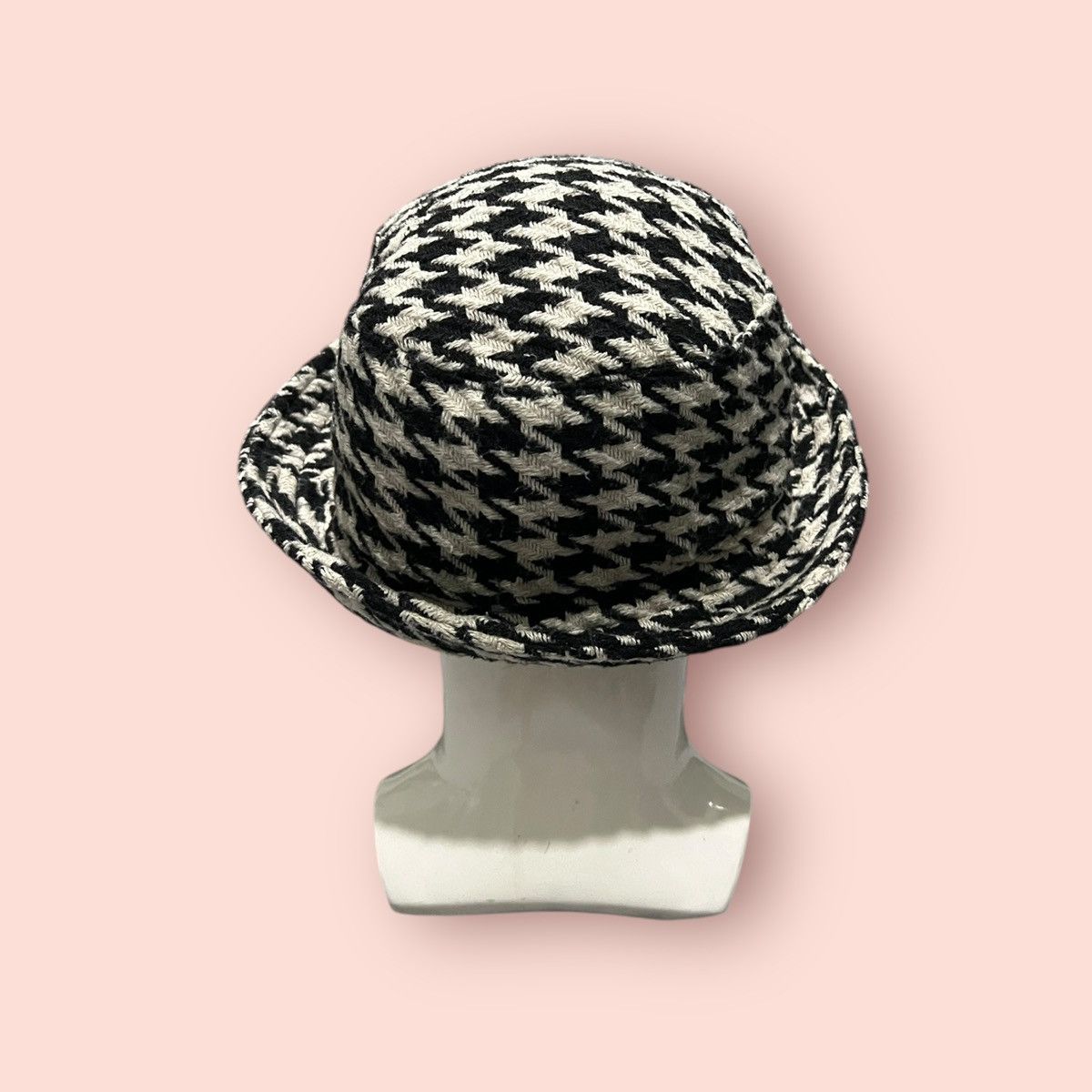 Edition Japan × H&M × L.O.G.G. VINTAGE H&M HOUNDSTOOTH BUCKET HAT Size ONE SIZE - 13 Thumbnail